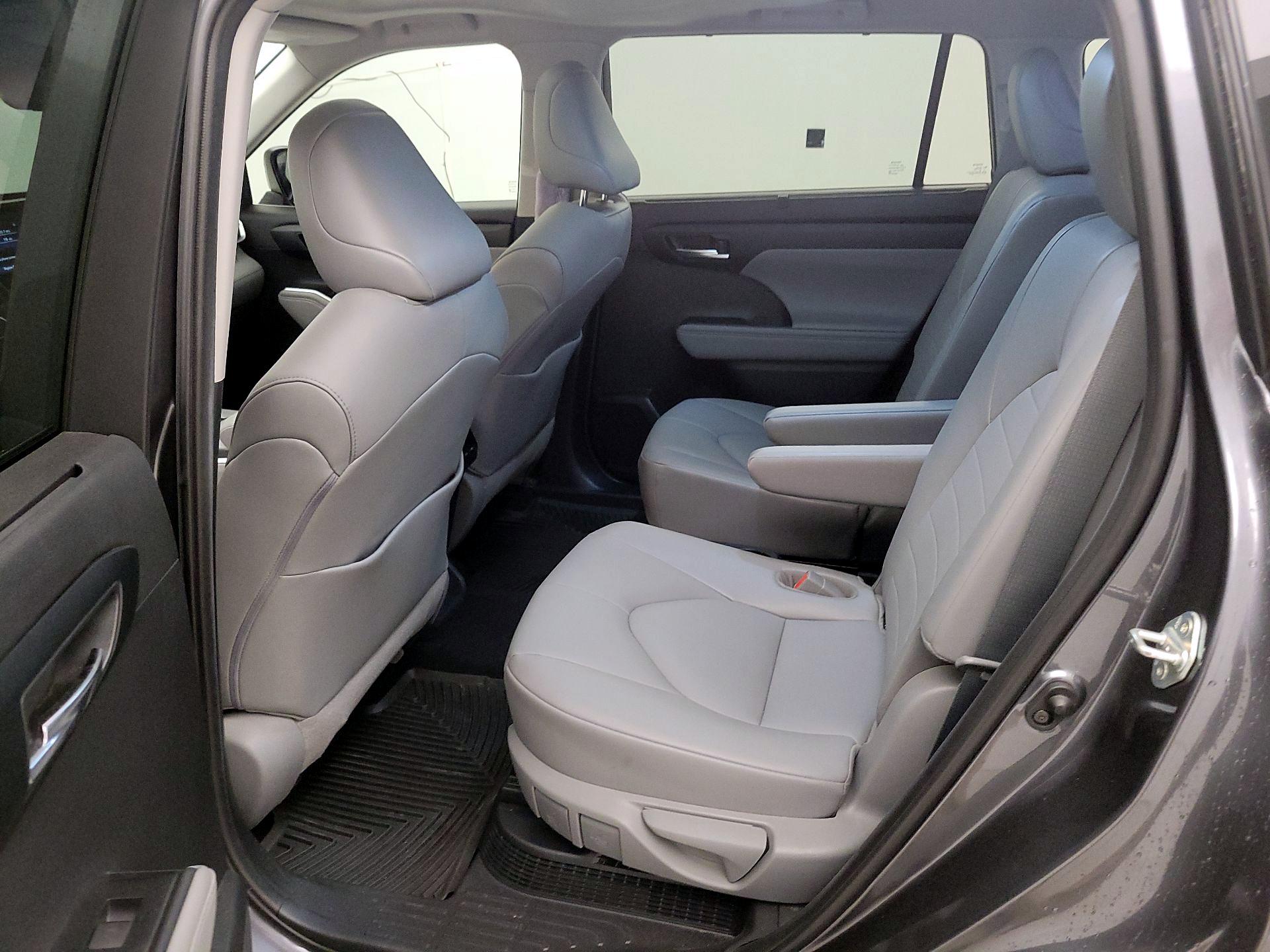 Thumbnail: 2021 Toyota Highlander - 20