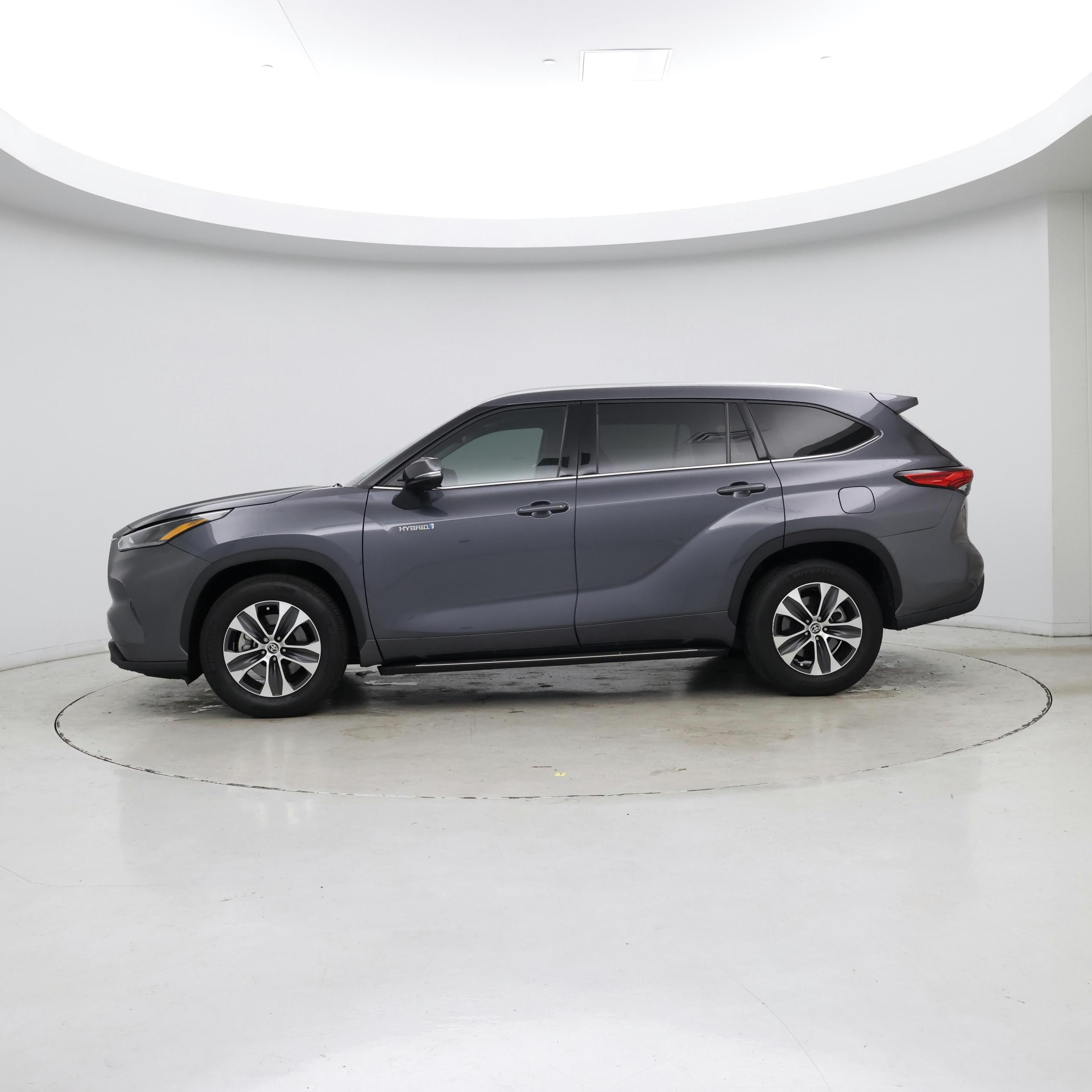 Thumbnail: 2021 Toyota Highlander - 3