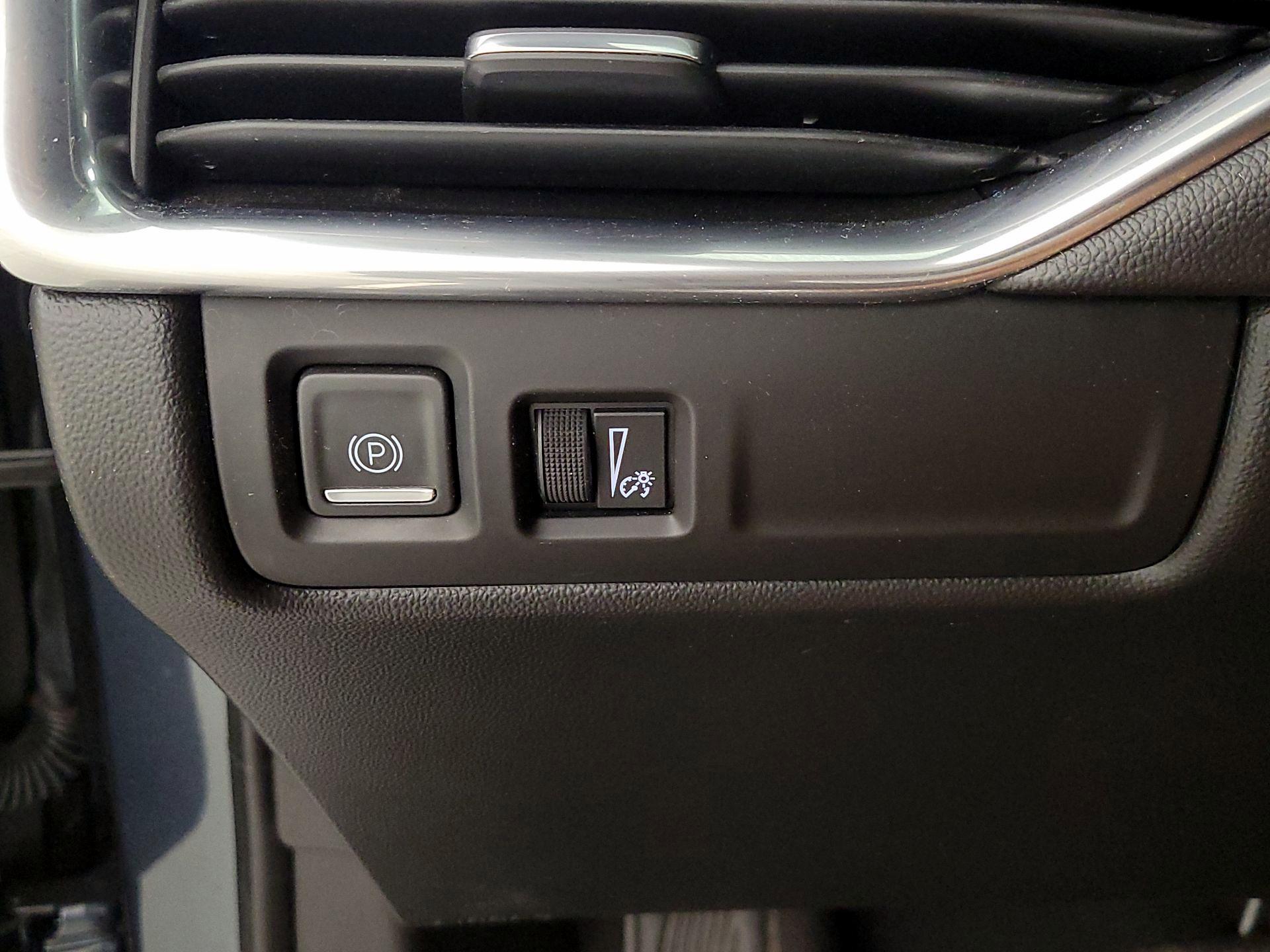 Thumbnail: 2021 Cadillac XT4 - 13