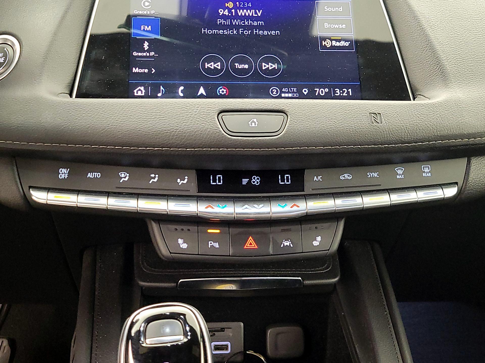 Thumbnail: 2021 Cadillac XT4 - 17