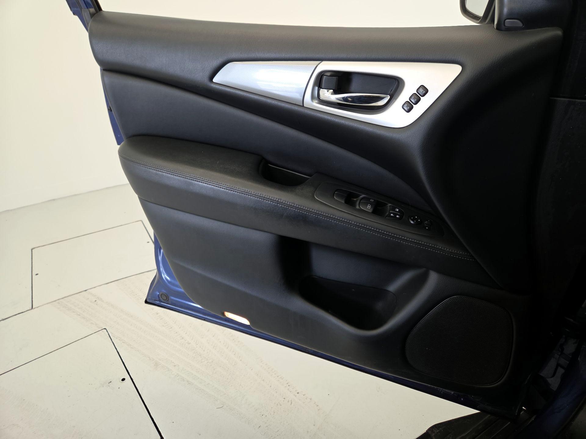 Thumbnail: 2019 Nissan Pathfinder - 12