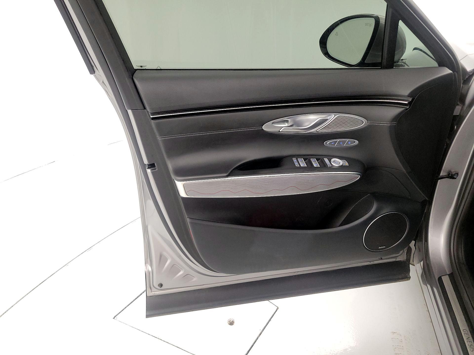 Thumbnail: 2022 Genesis GV70 - 12