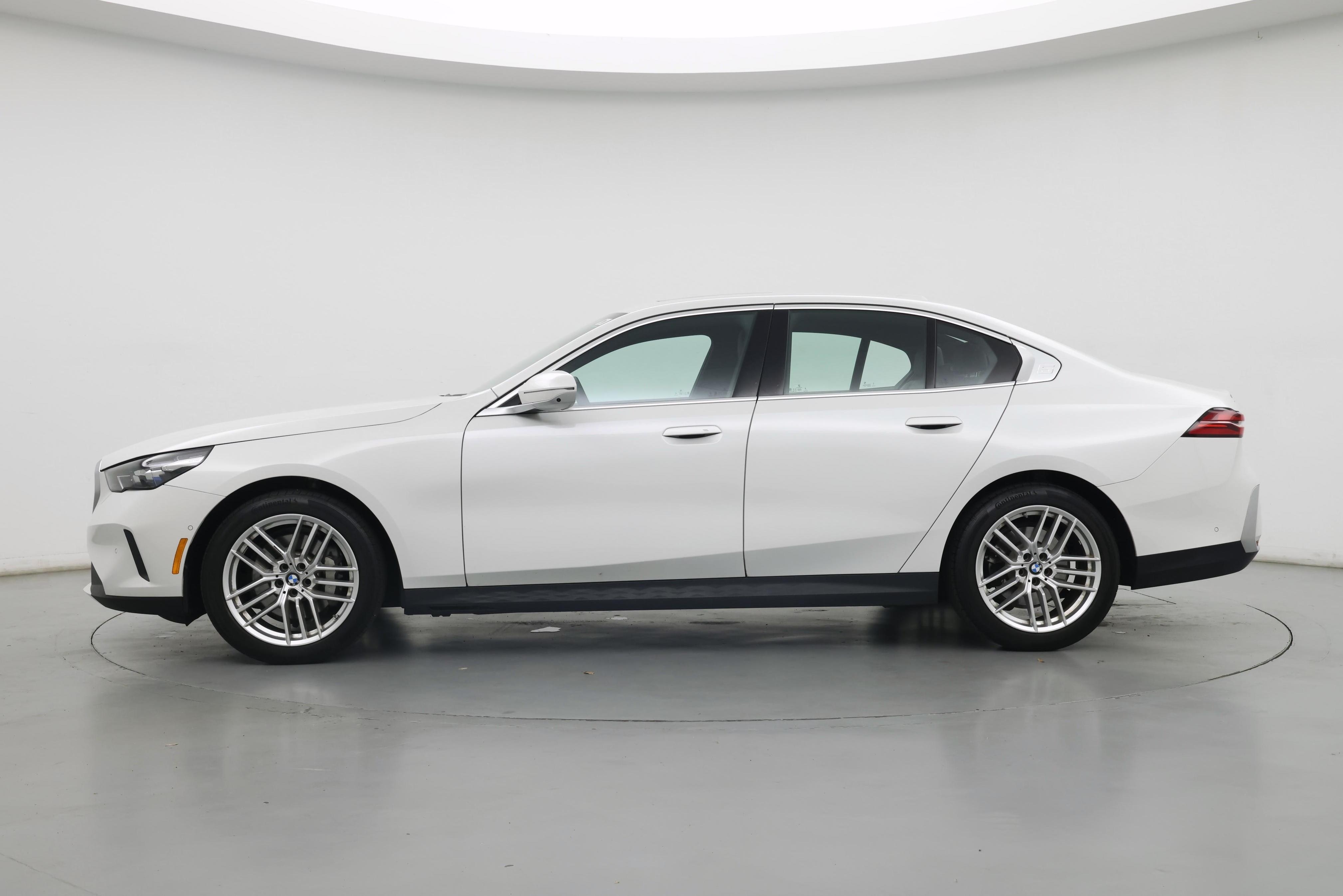 Thumbnail: 2025 BMW 5 Series - 3
