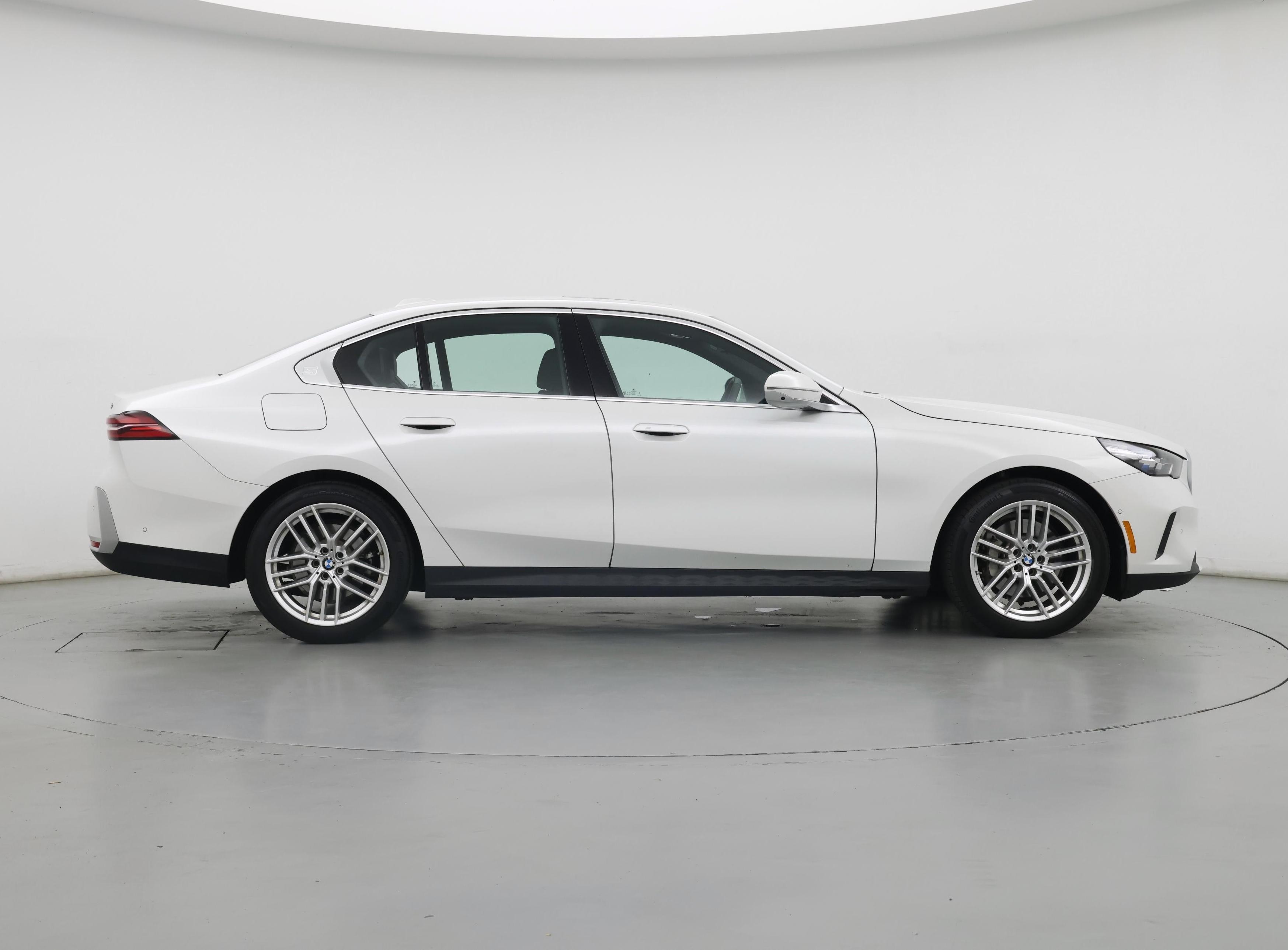 Thumbnail: 2025 BMW 5 Series - 7