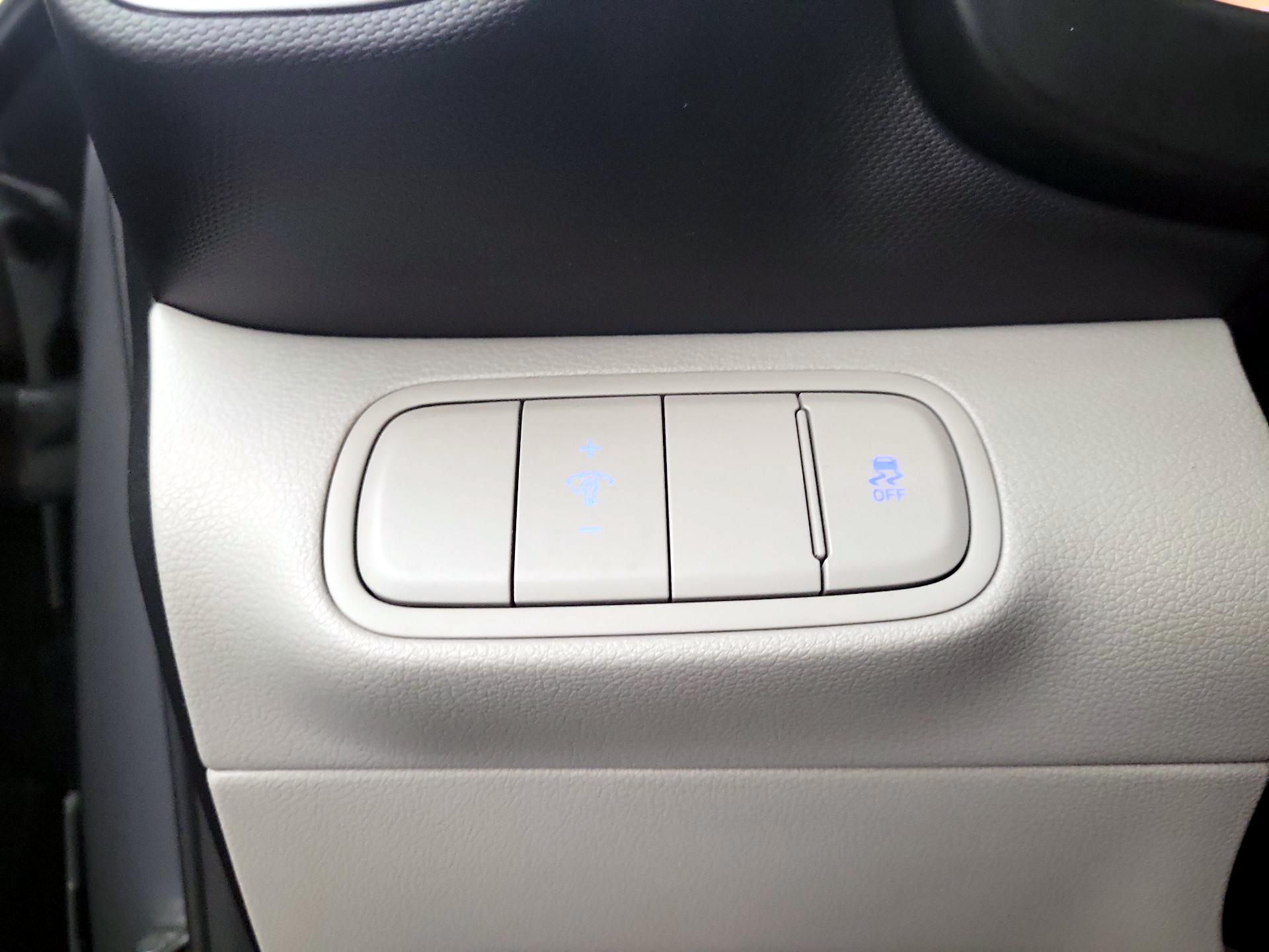 Thumbnail: 2023 Hyundai Venue - 13