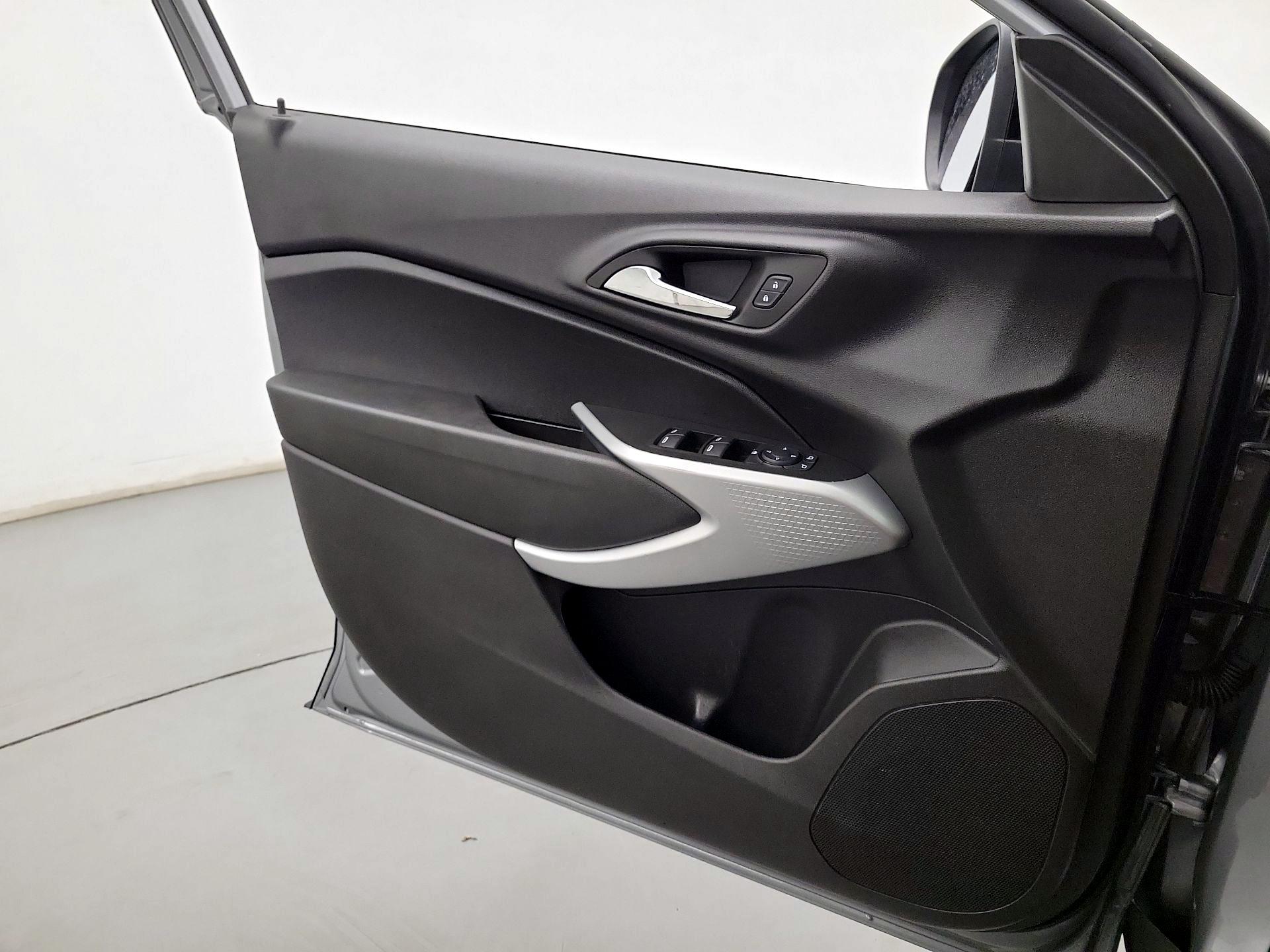 Thumbnail: 2025 Chevrolet Trax - 12