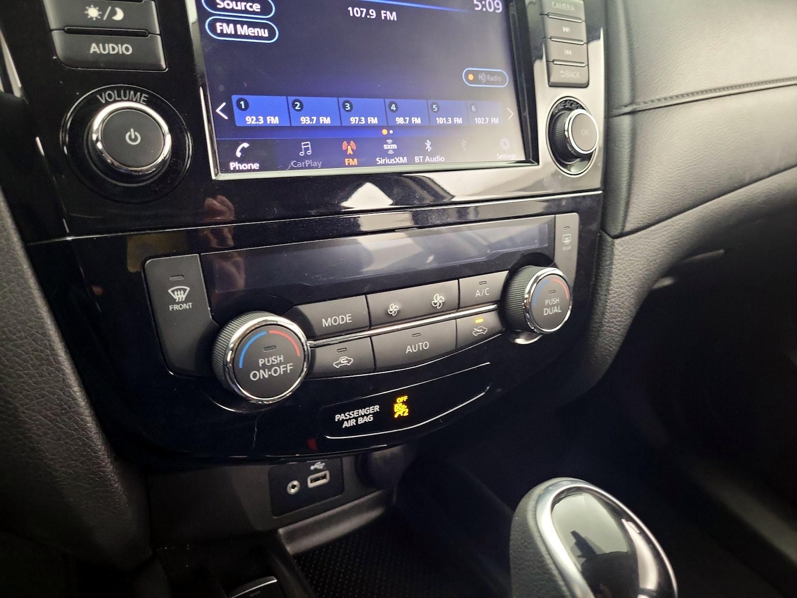 2020 Nissan Rogue SV - Photo 18