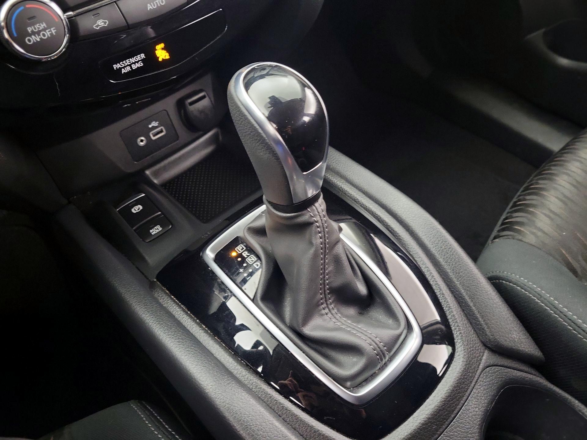 Thumbnail: 2020 Nissan Rogue - 18