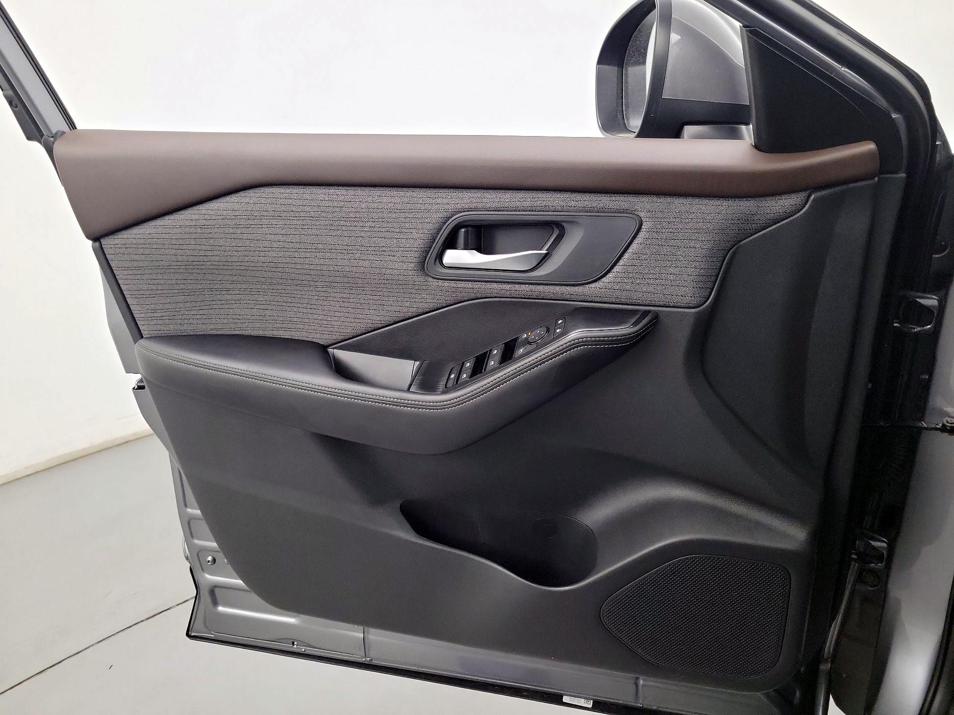 Thumbnail: 2023 Nissan Rogue - 12