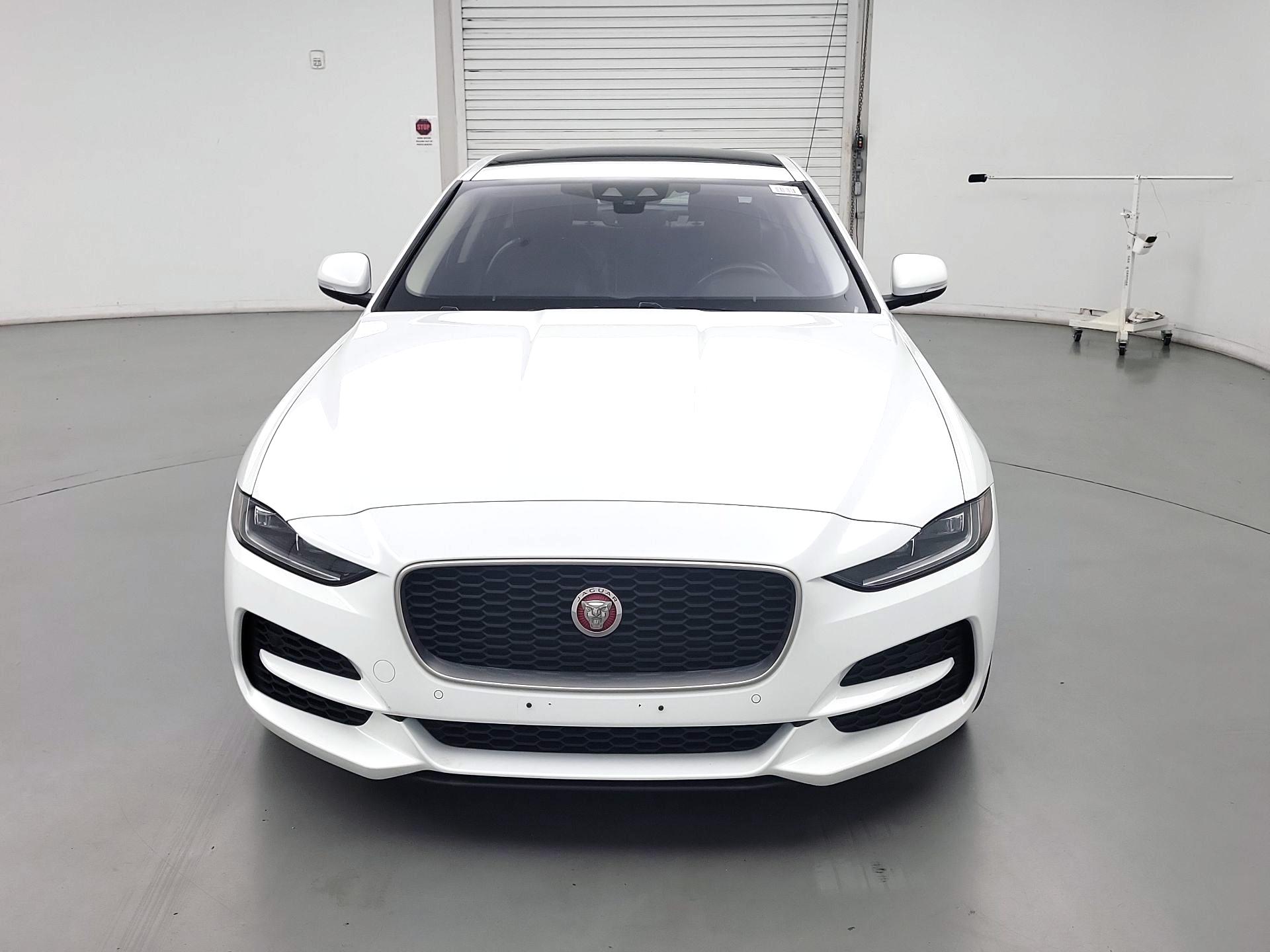 Thumbnail: 2020 Jaguar XE - 2