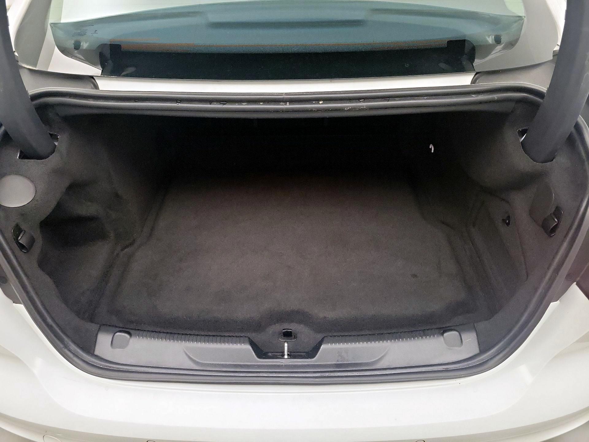 Thumbnail: 2020 Jaguar XE - 19