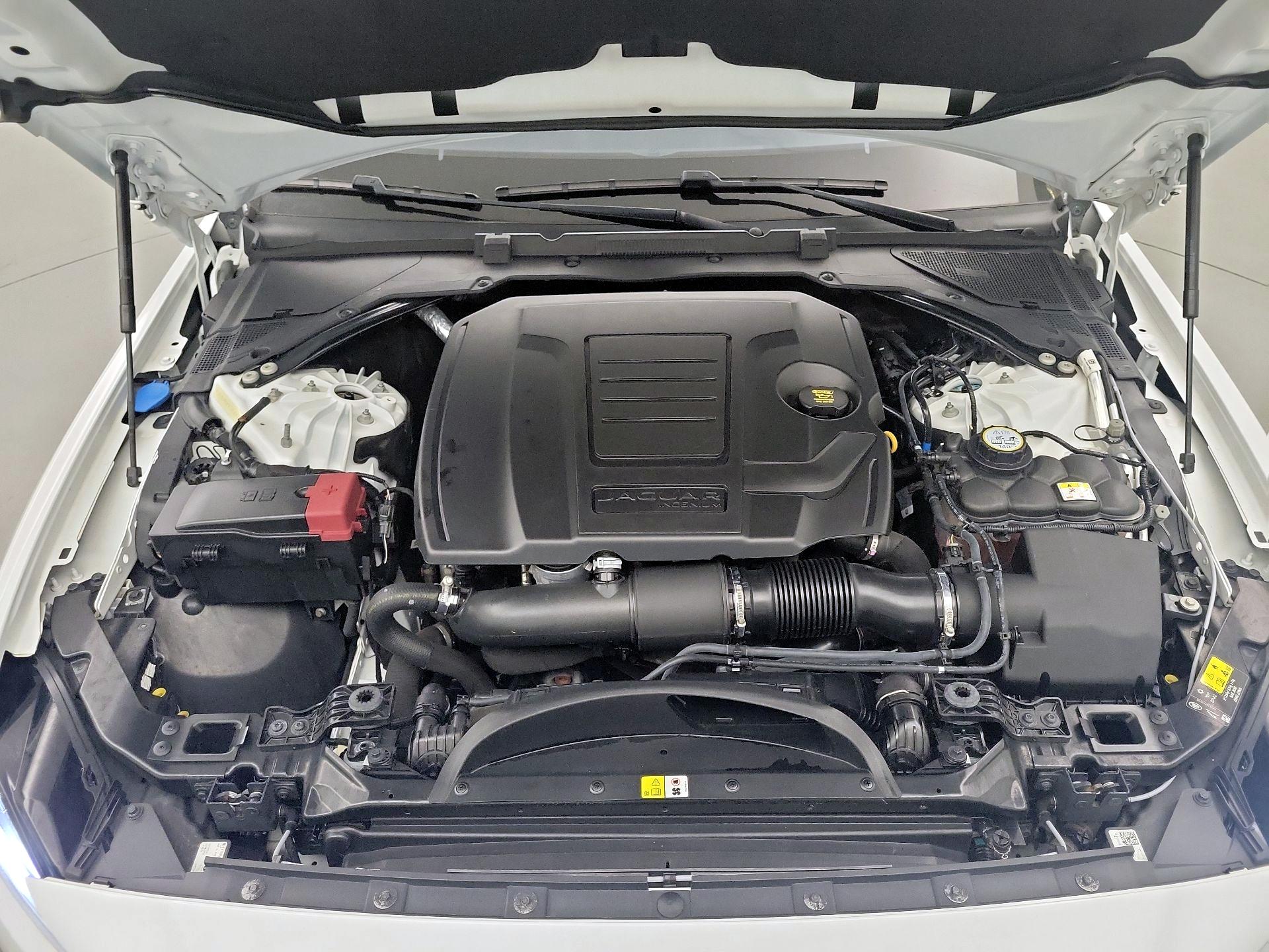 Thumbnail: 2020 Jaguar XE - 20