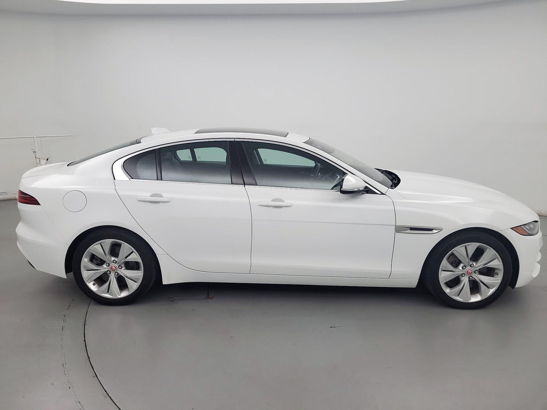 Thumbnail: 2020 Jaguar XE - 4