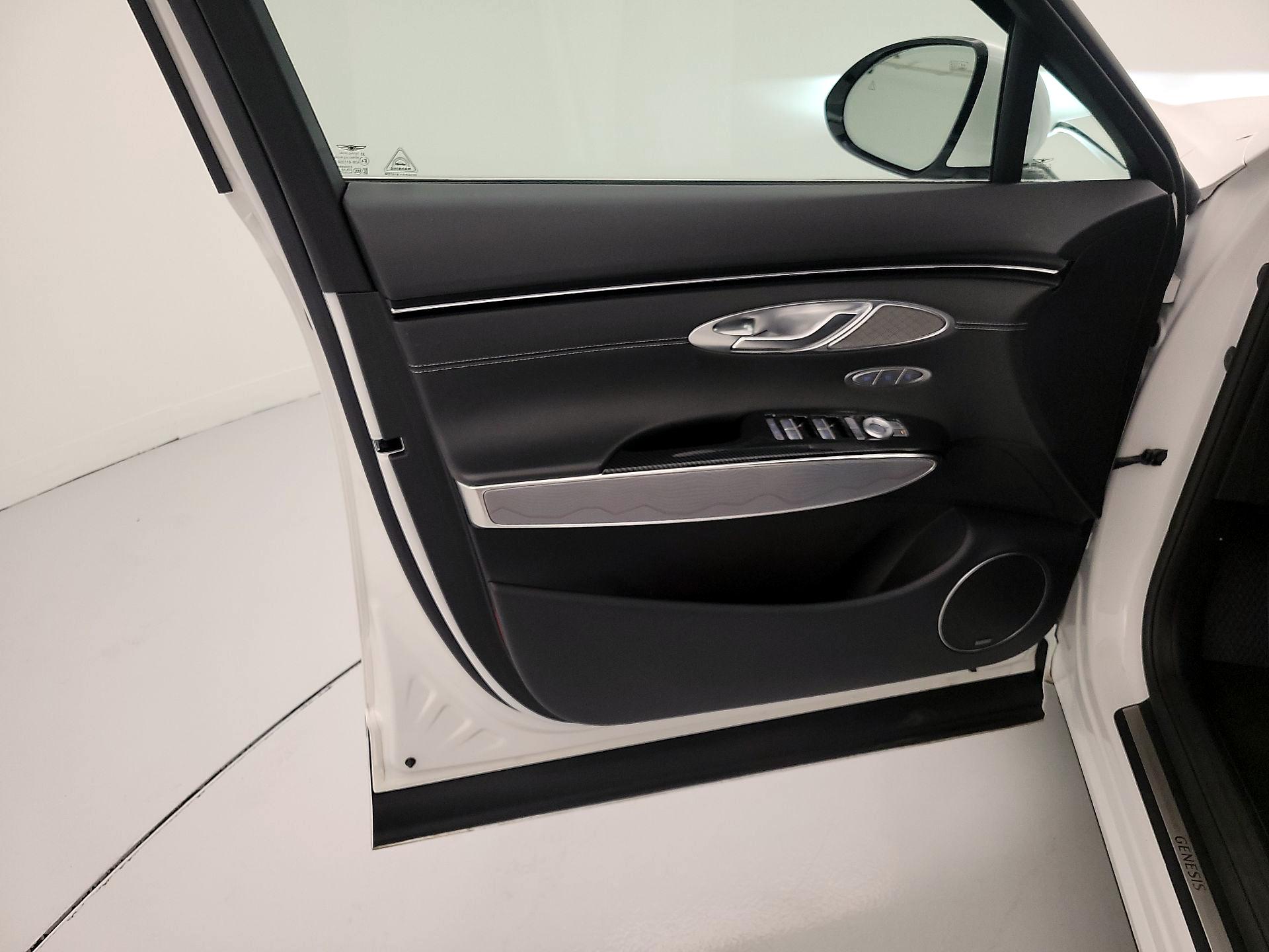 Thumbnail: 2023 Genesis GV70 - 12