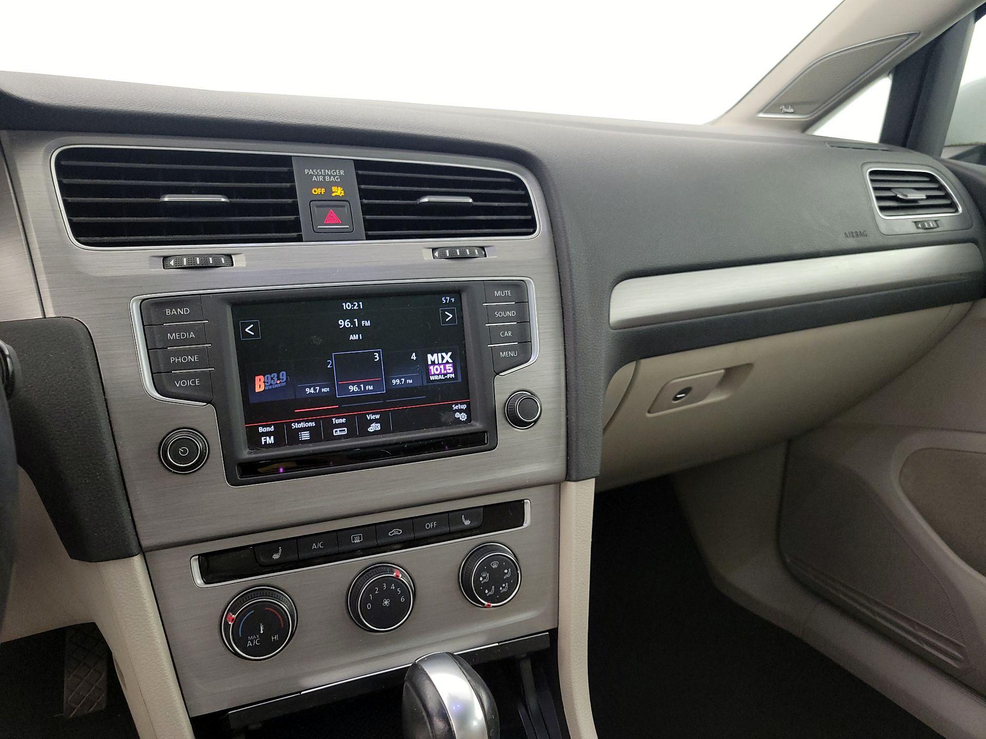 Thumbnail: 2016 Volkswagen Golf - 15