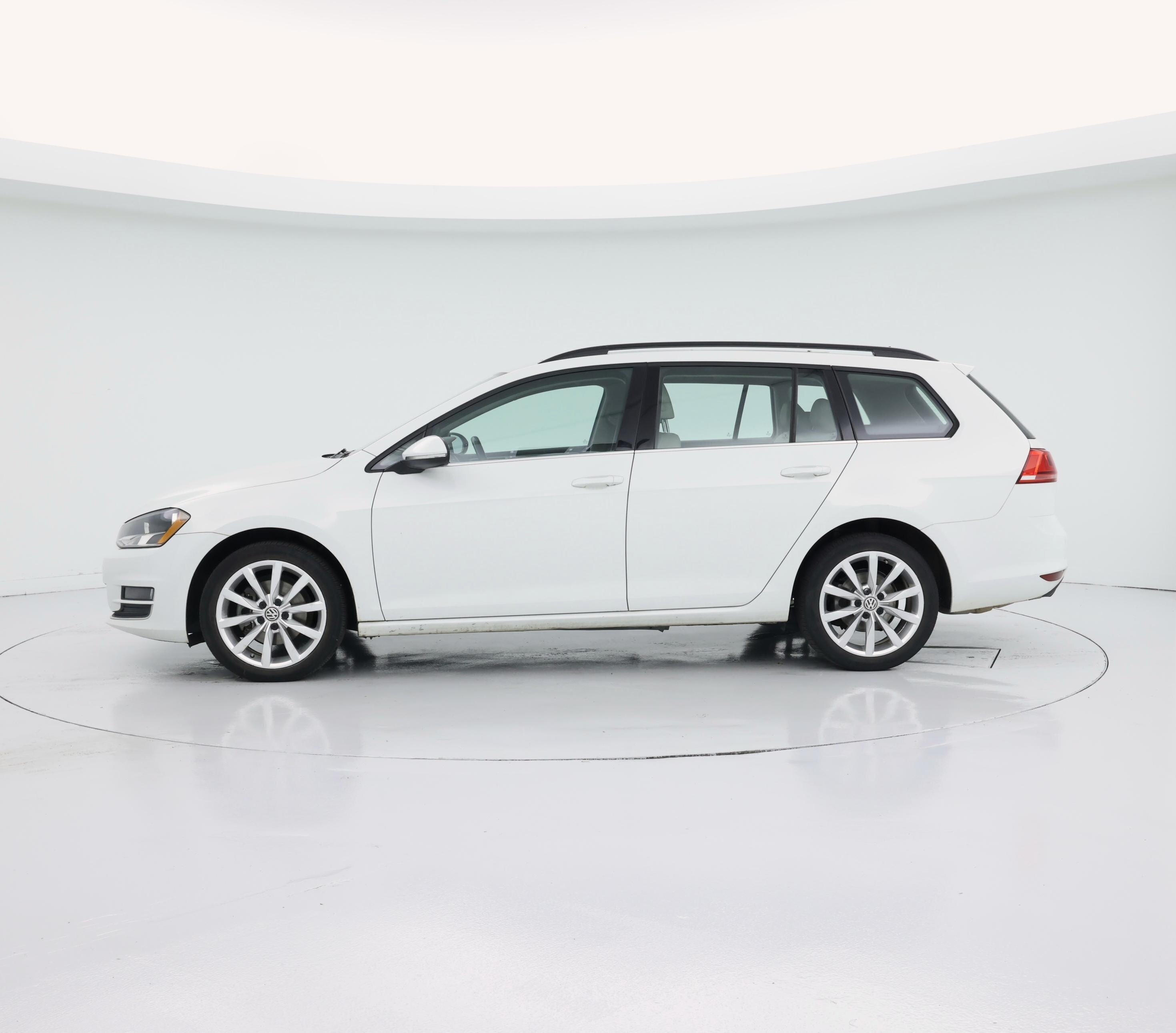 Thumbnail: 2016 Volkswagen Golf - 3