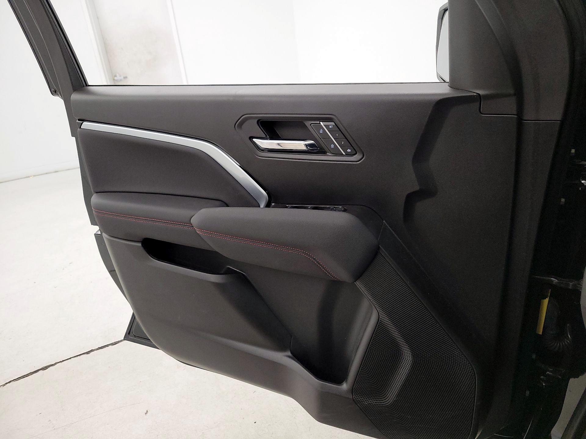 Thumbnail: 2024 Chevrolet Colorado - 12