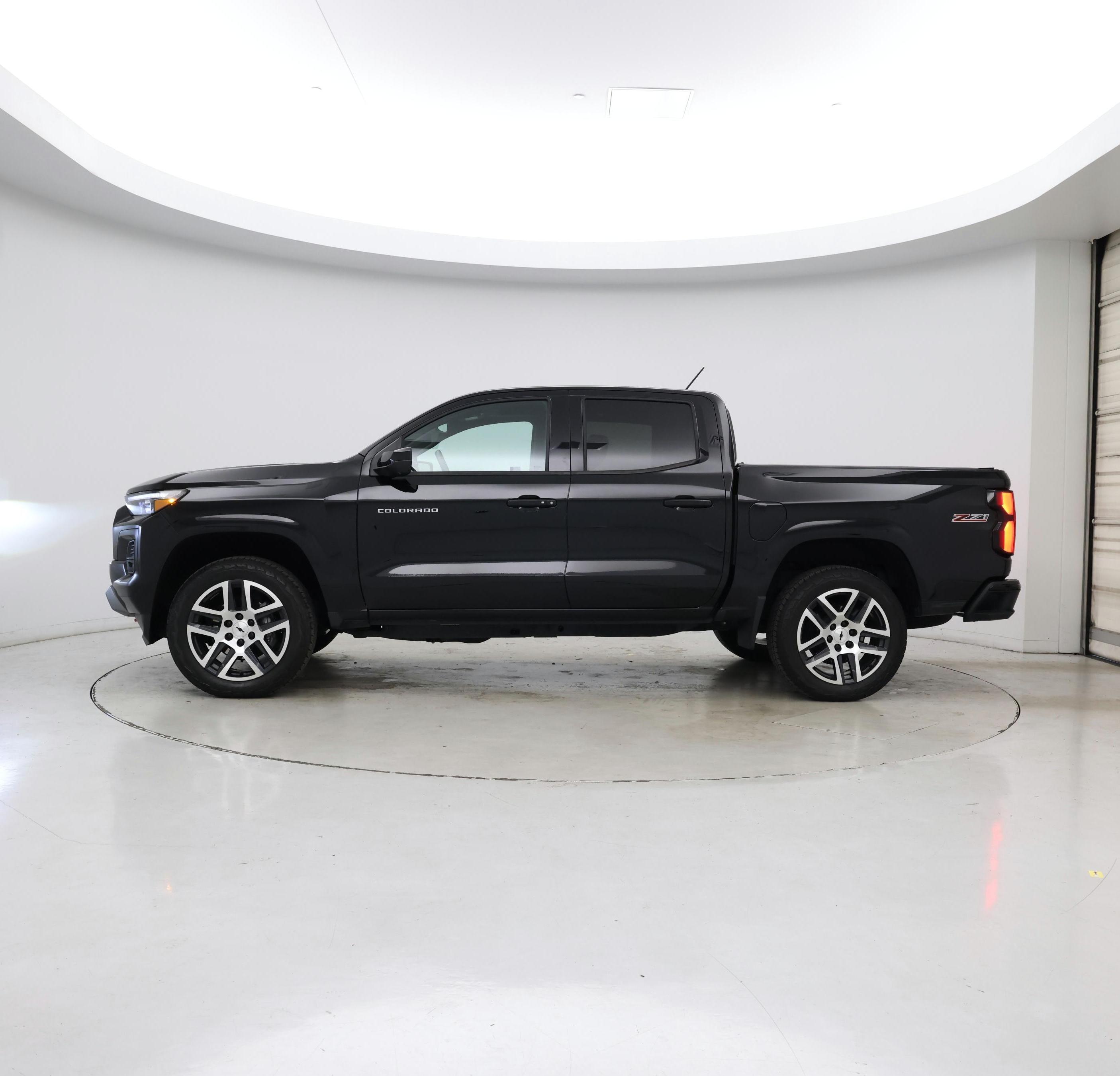 Thumbnail: 2024 Chevrolet Colorado - 3