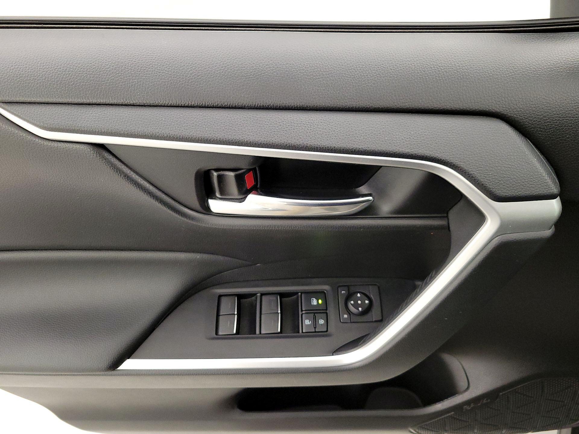 Thumbnail: 2022 Toyota RAV4 - 12