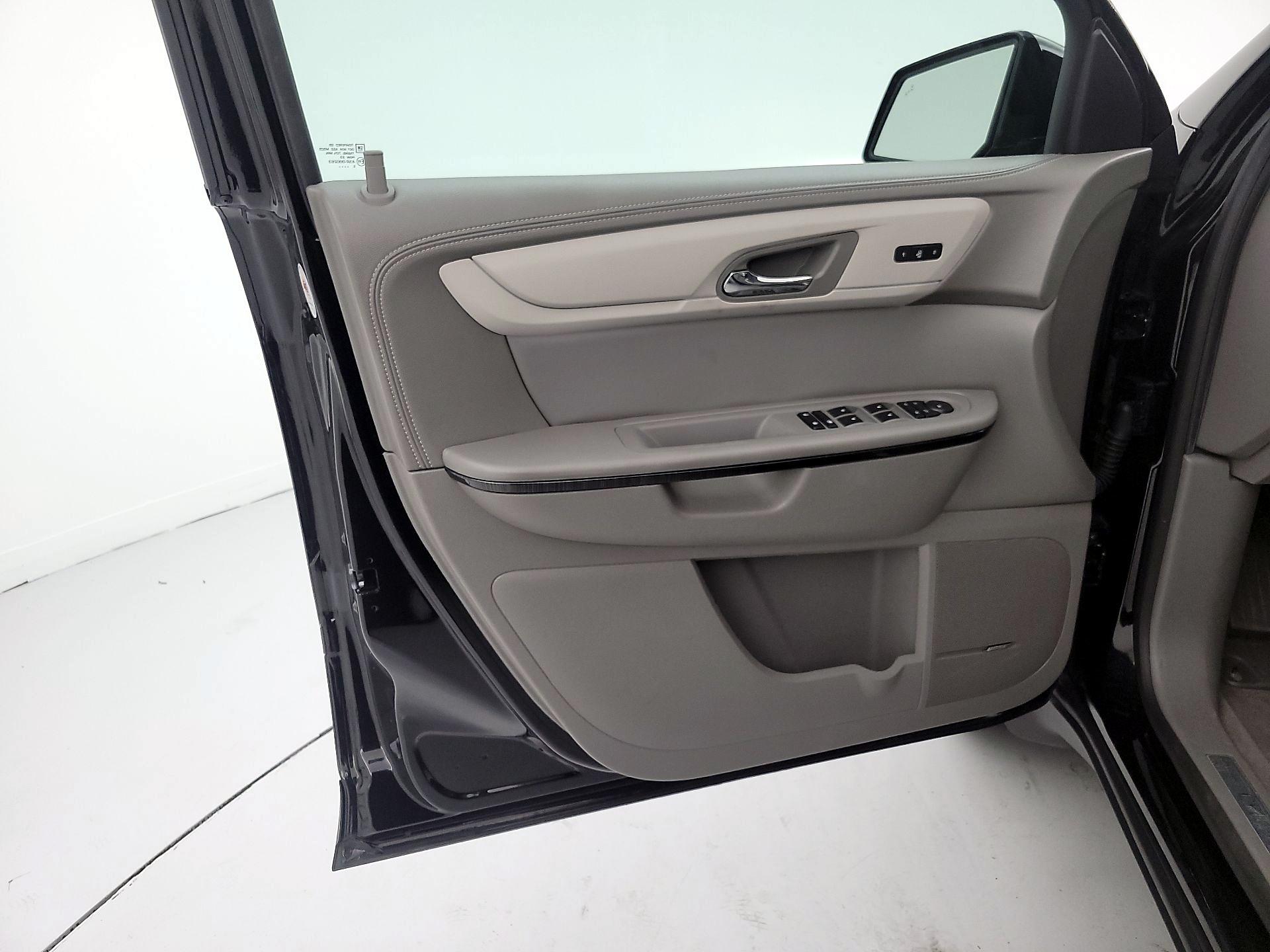 Thumbnail: 2016 Chevrolet Traverse - 12