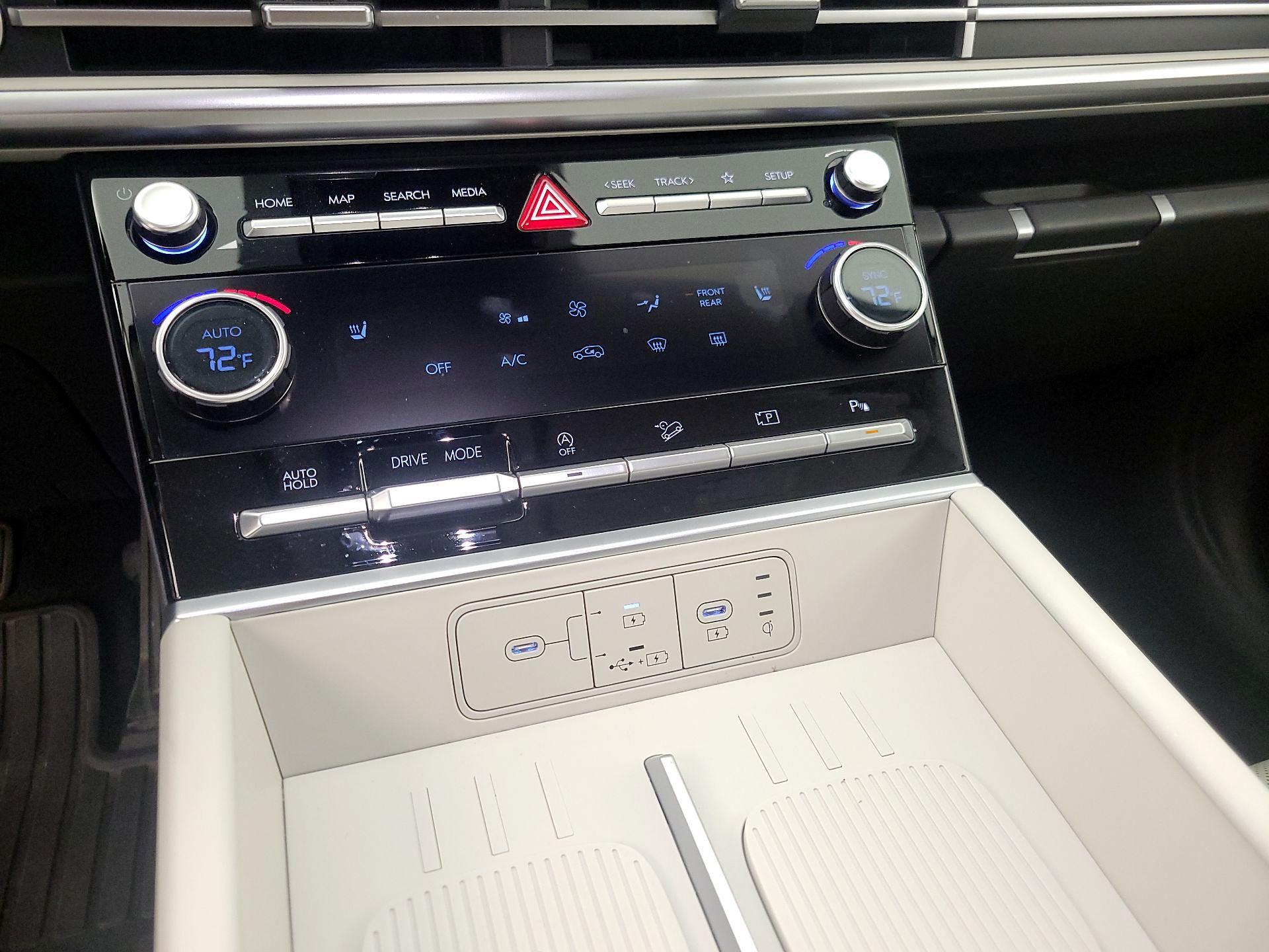 Thumbnail: 2024 Hyundai Santa Fe - 16