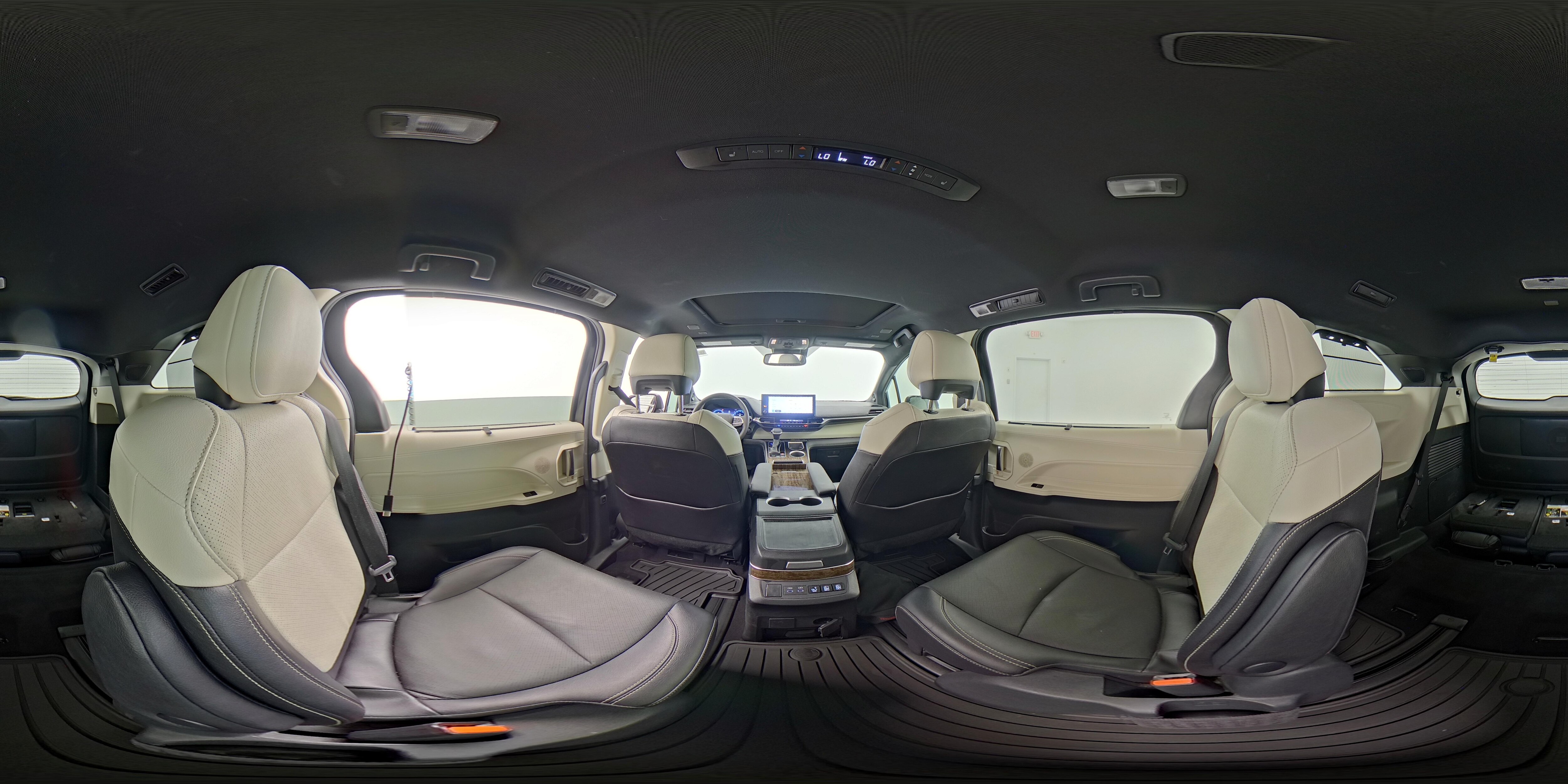 2025 Toyota Sienna Platinum - Photo 29