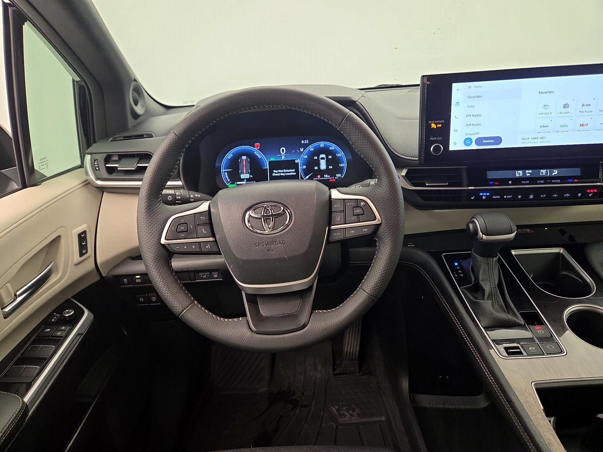Thumbnail: 2025 Toyota Sienna - 10