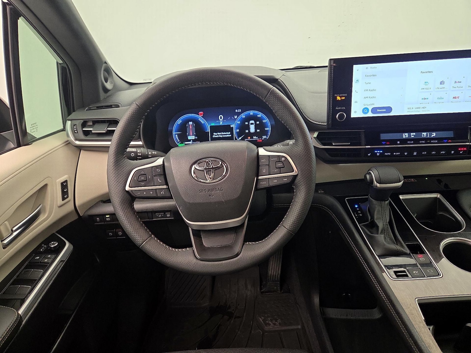 2025 Toyota Sienna Platinum - Photo 11
