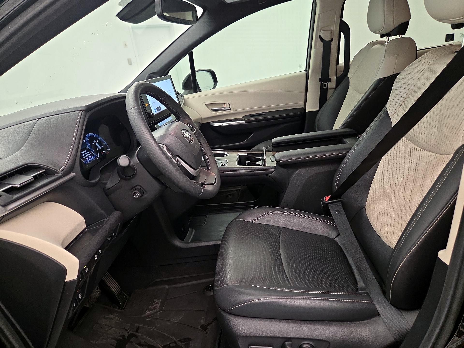 Thumbnail: 2025 Toyota Sienna - 11