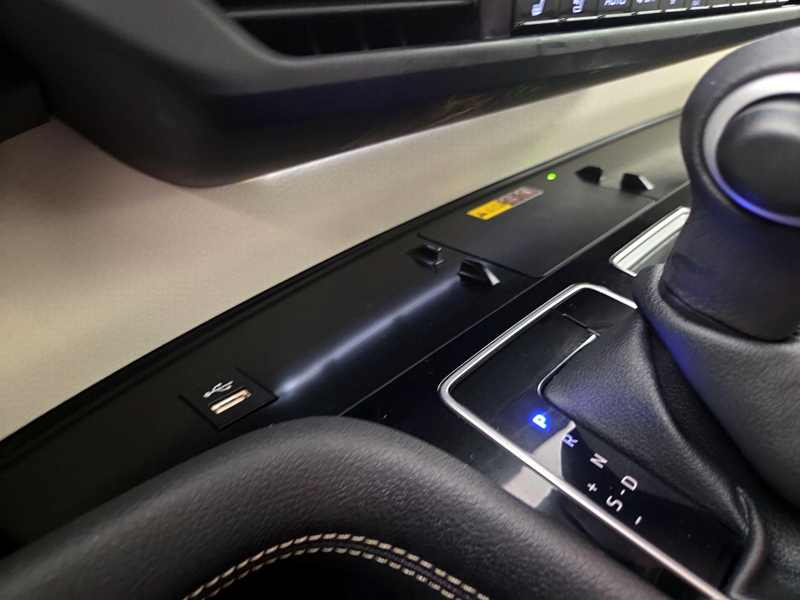 2025 Toyota Sienna Platinum - Photo 20