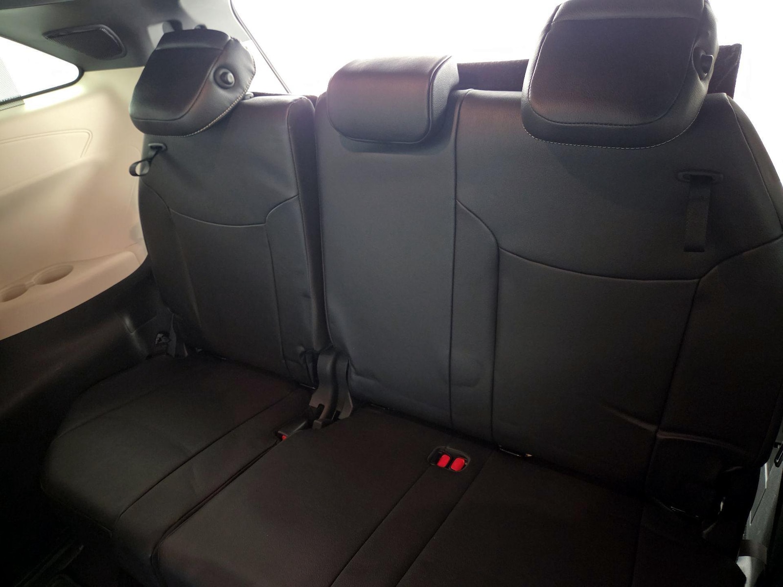 2025 Toyota Sienna Platinum - Photo 23