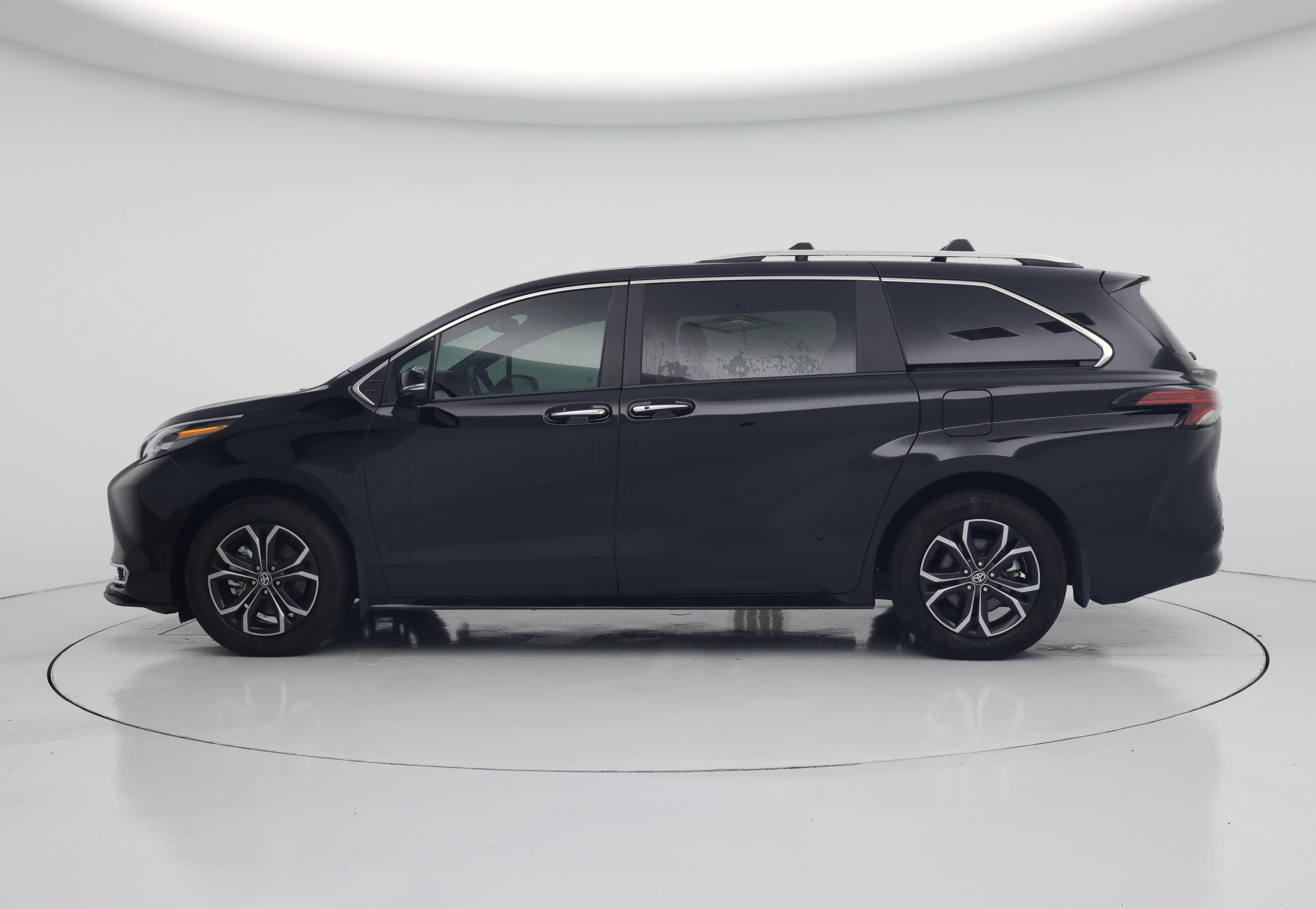 Thumbnail: 2025 Toyota Sienna - 3