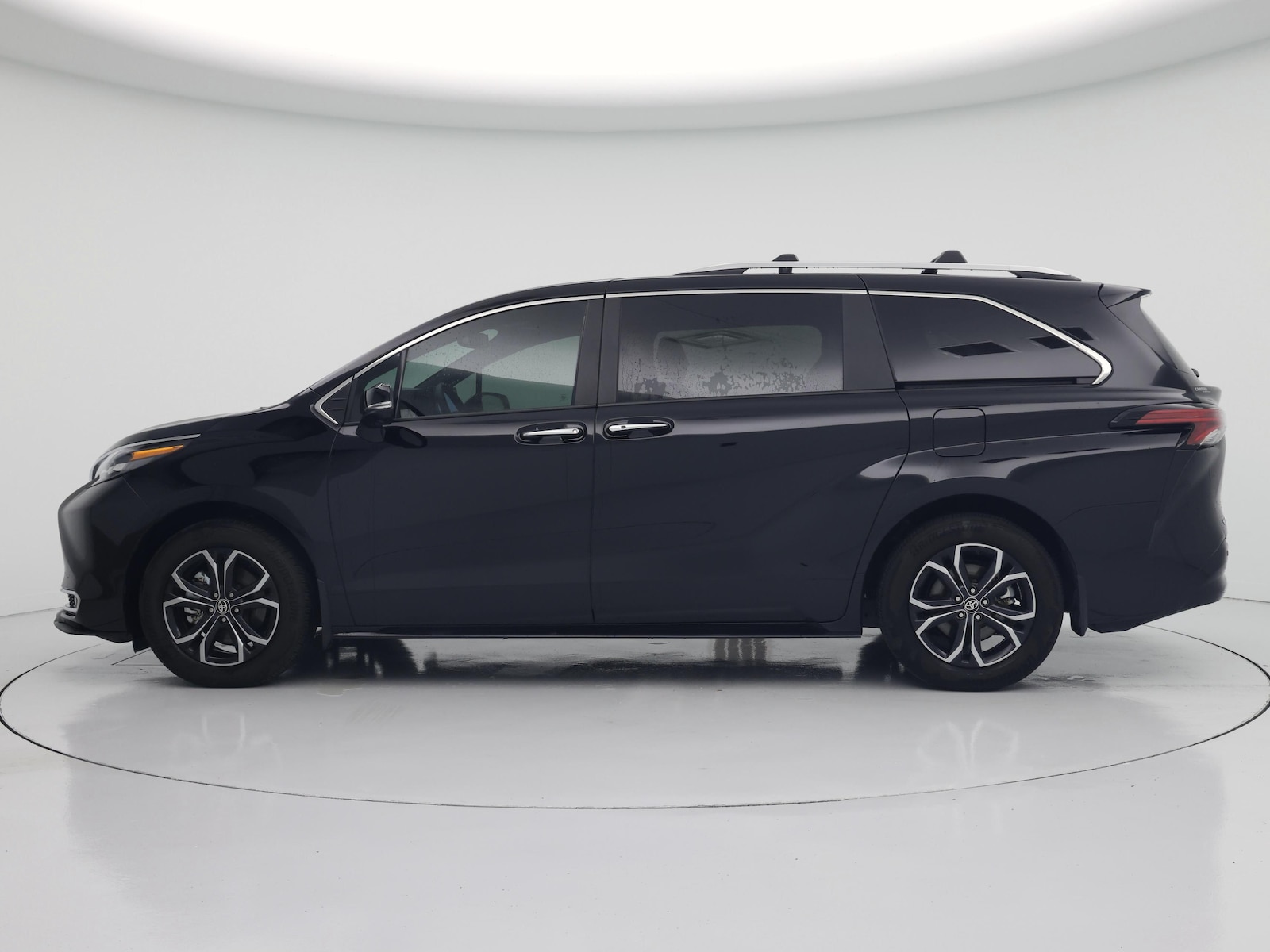 2025 Toyota Sienna Platinum - Photo 4