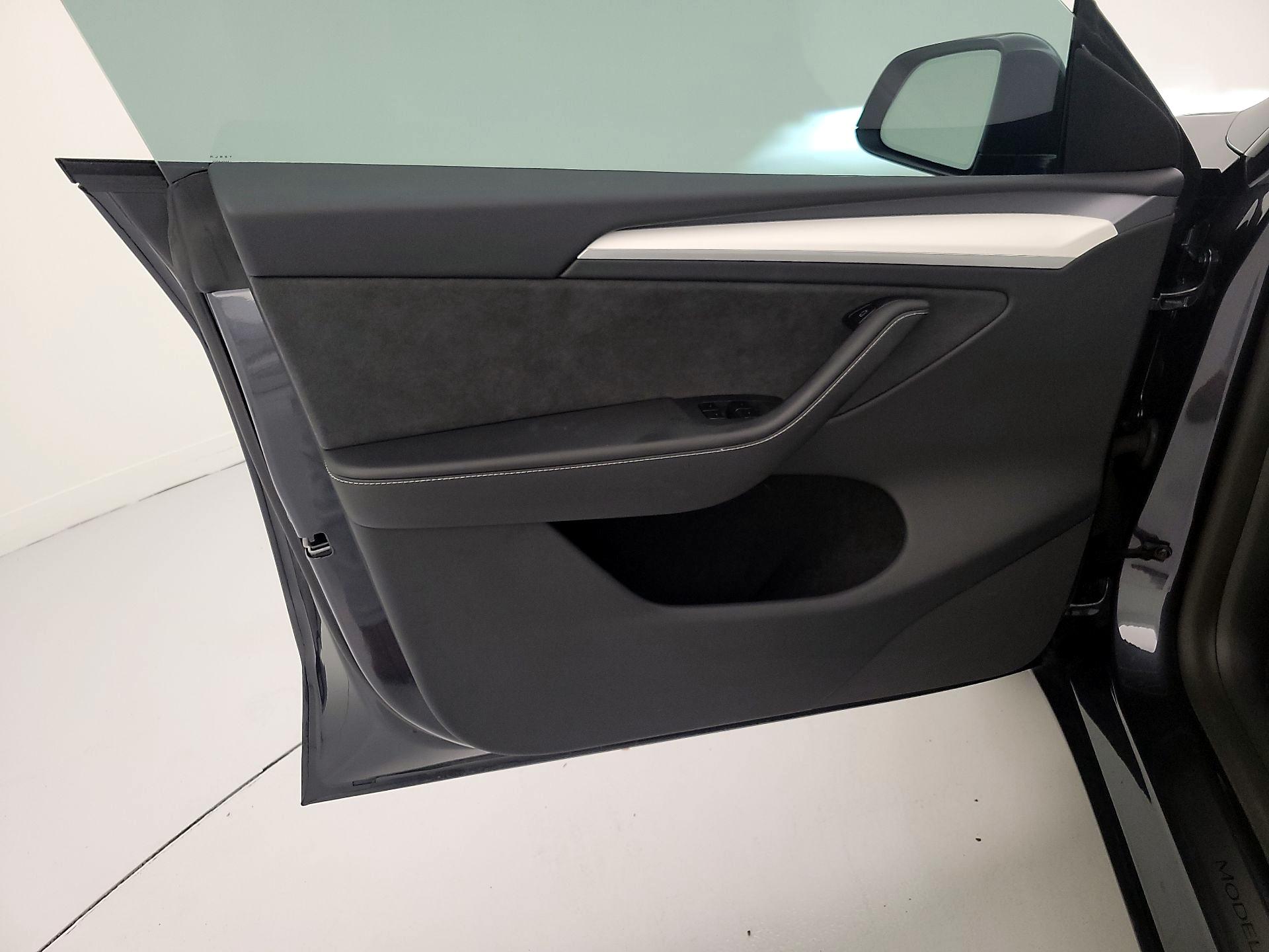 Thumbnail: 2025 Tesla Model Y - 12