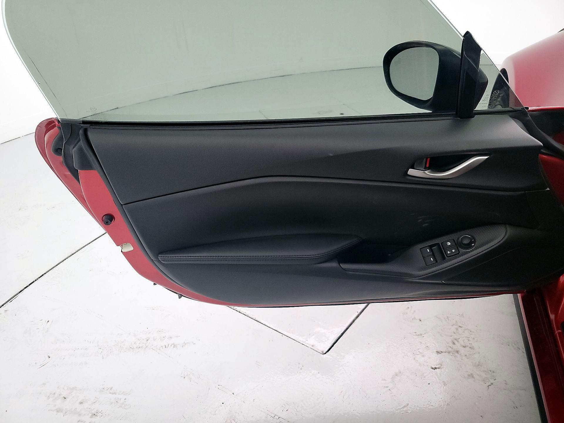 Thumbnail: 2021 Mazda MX-5 Miata - 12