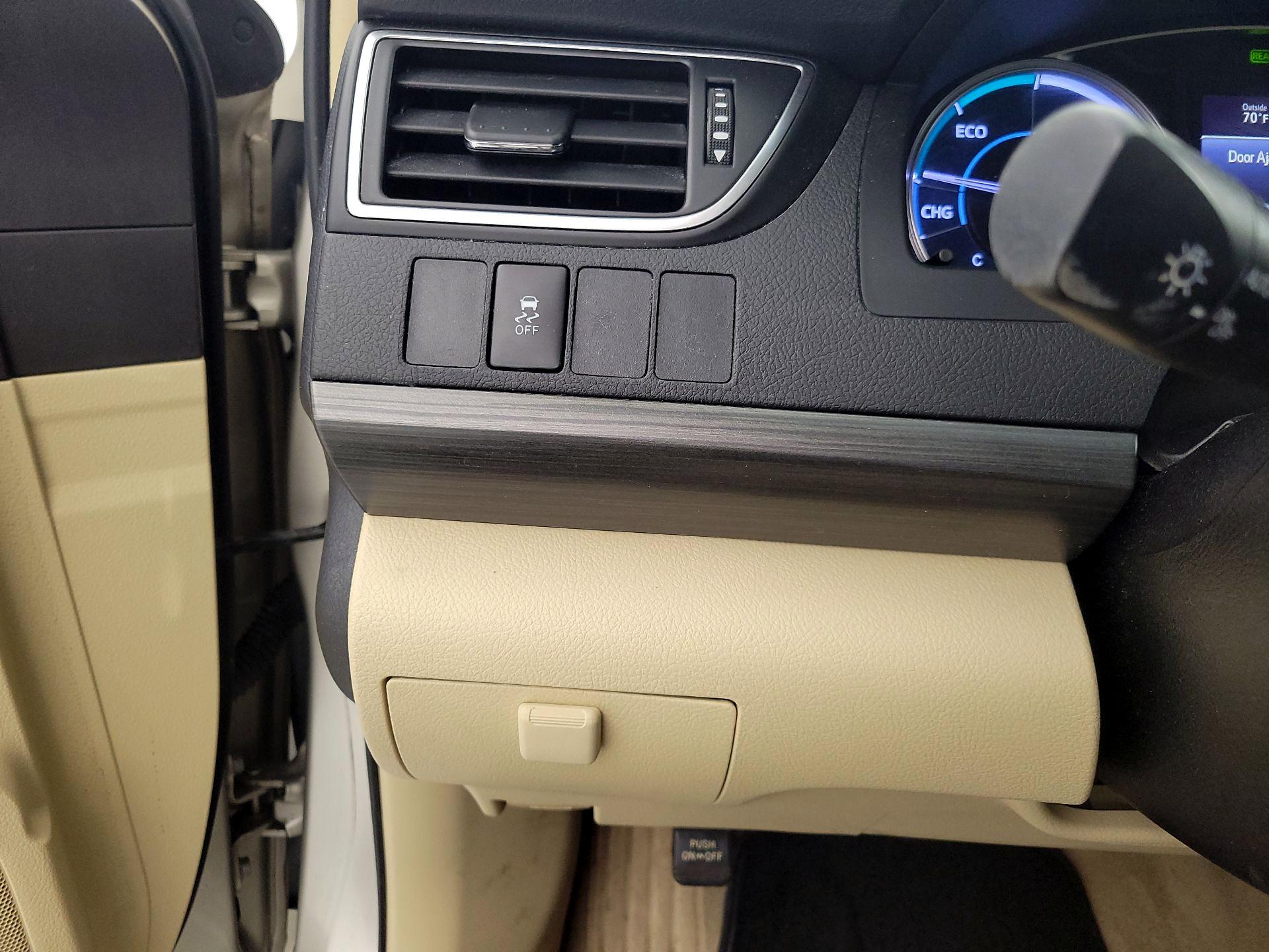 Thumbnail: 2015 Toyota Camry - 13