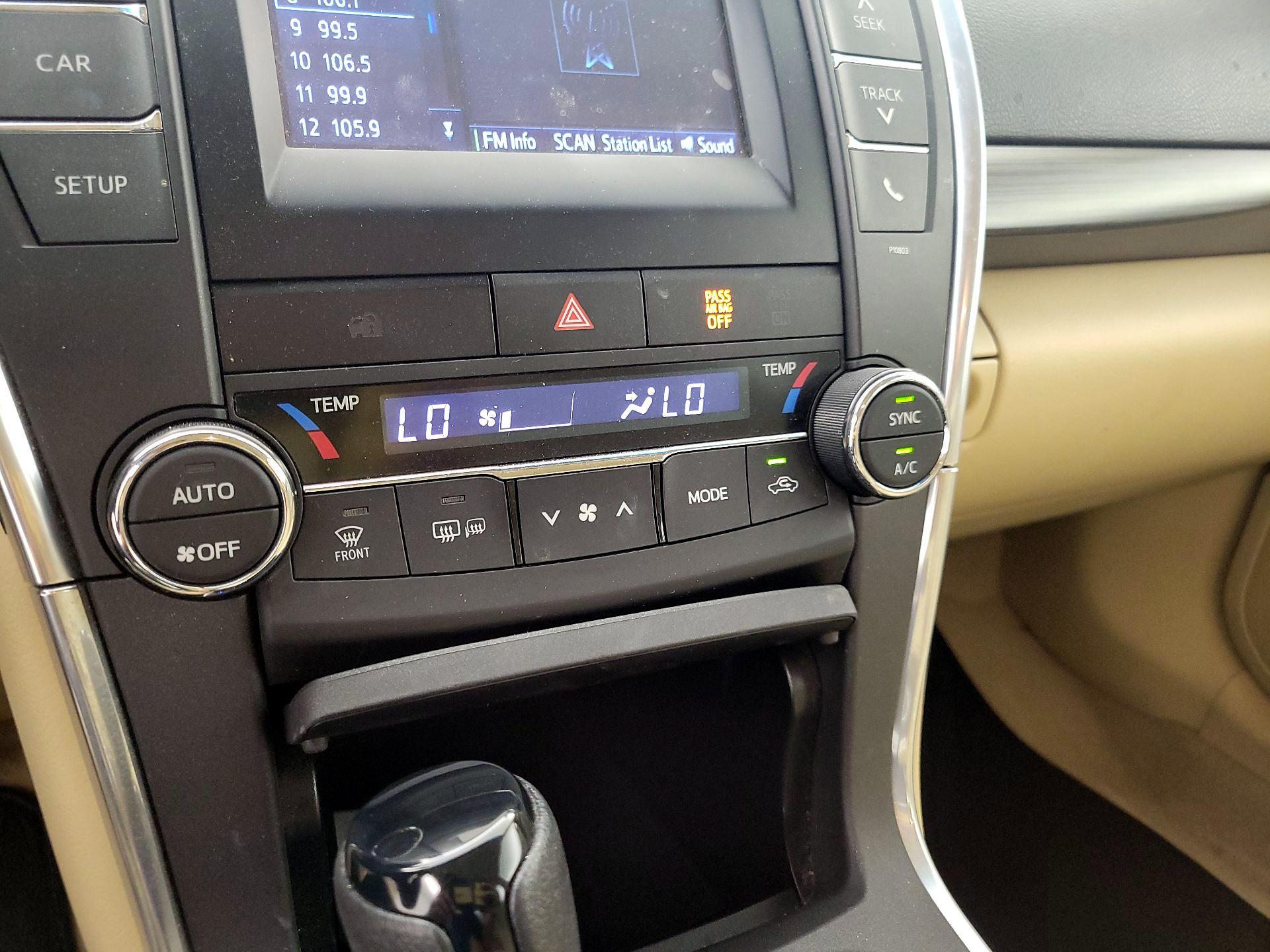 Thumbnail: 2015 Toyota Camry - 16