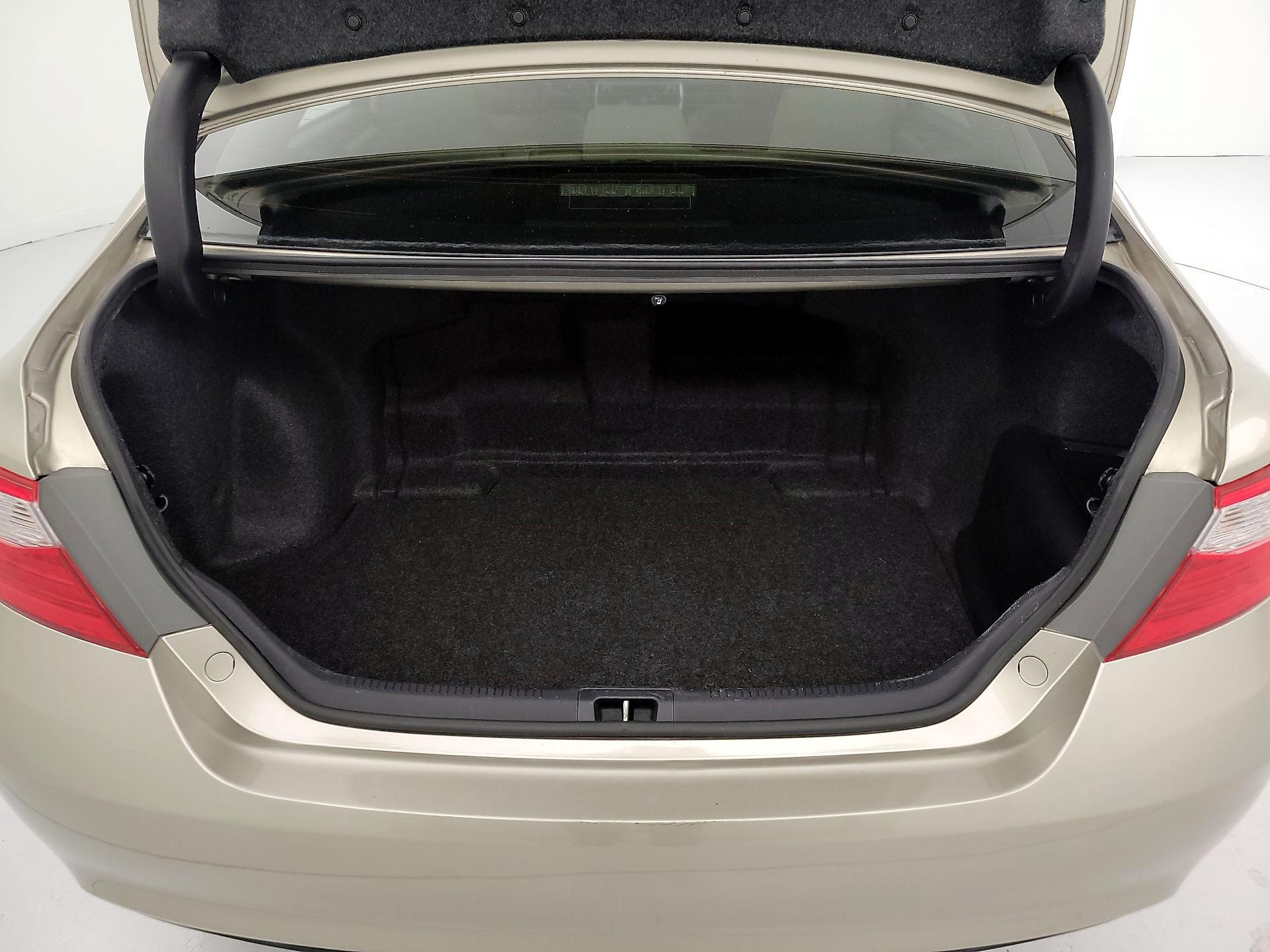 Thumbnail: 2015 Toyota Camry - 20