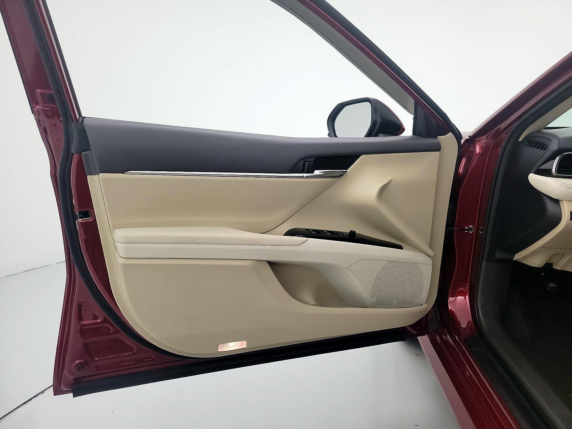 Thumbnail: 2019 Toyota Camry - 12
