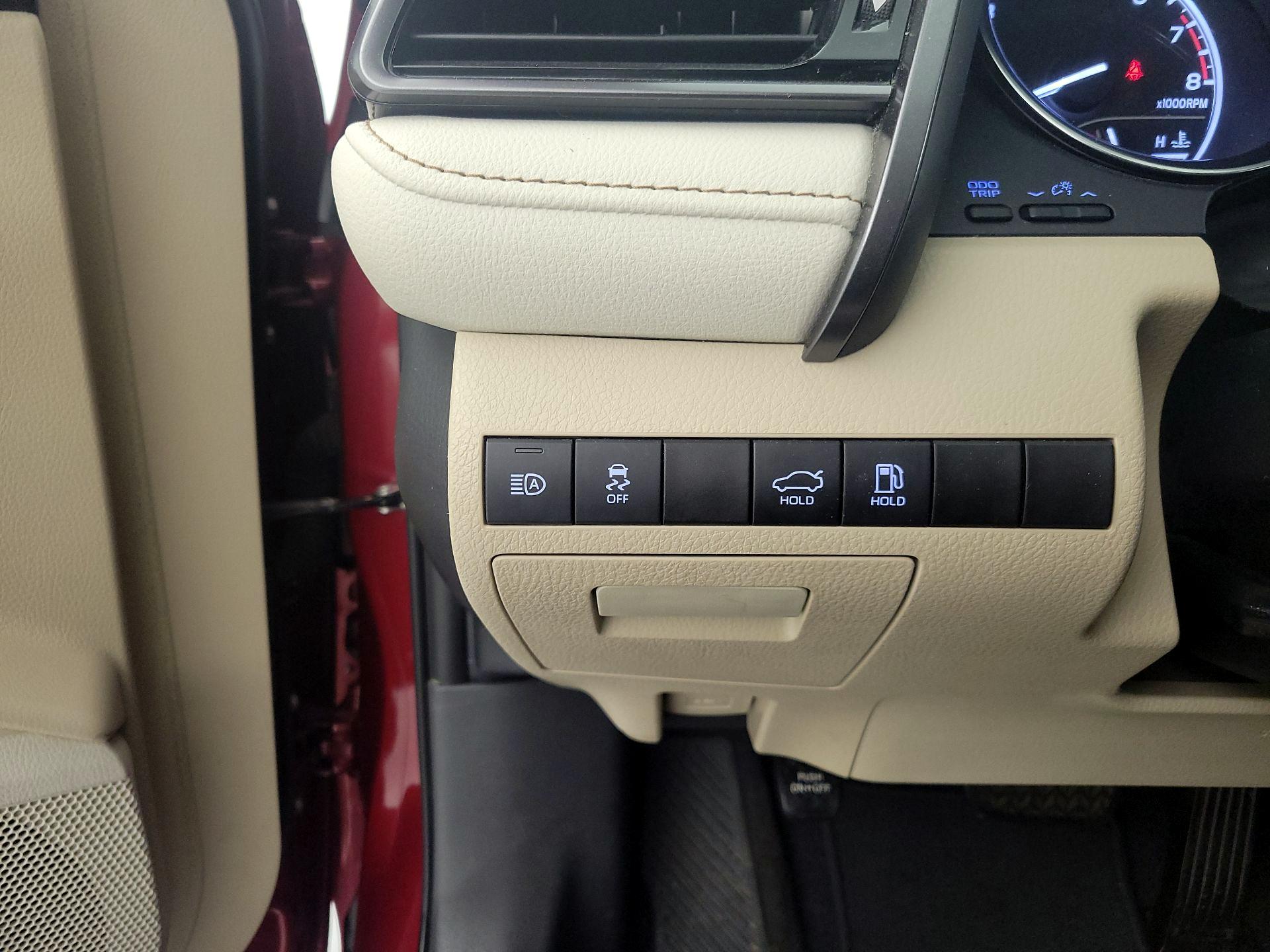 Thumbnail: 2019 Toyota Camry - 13