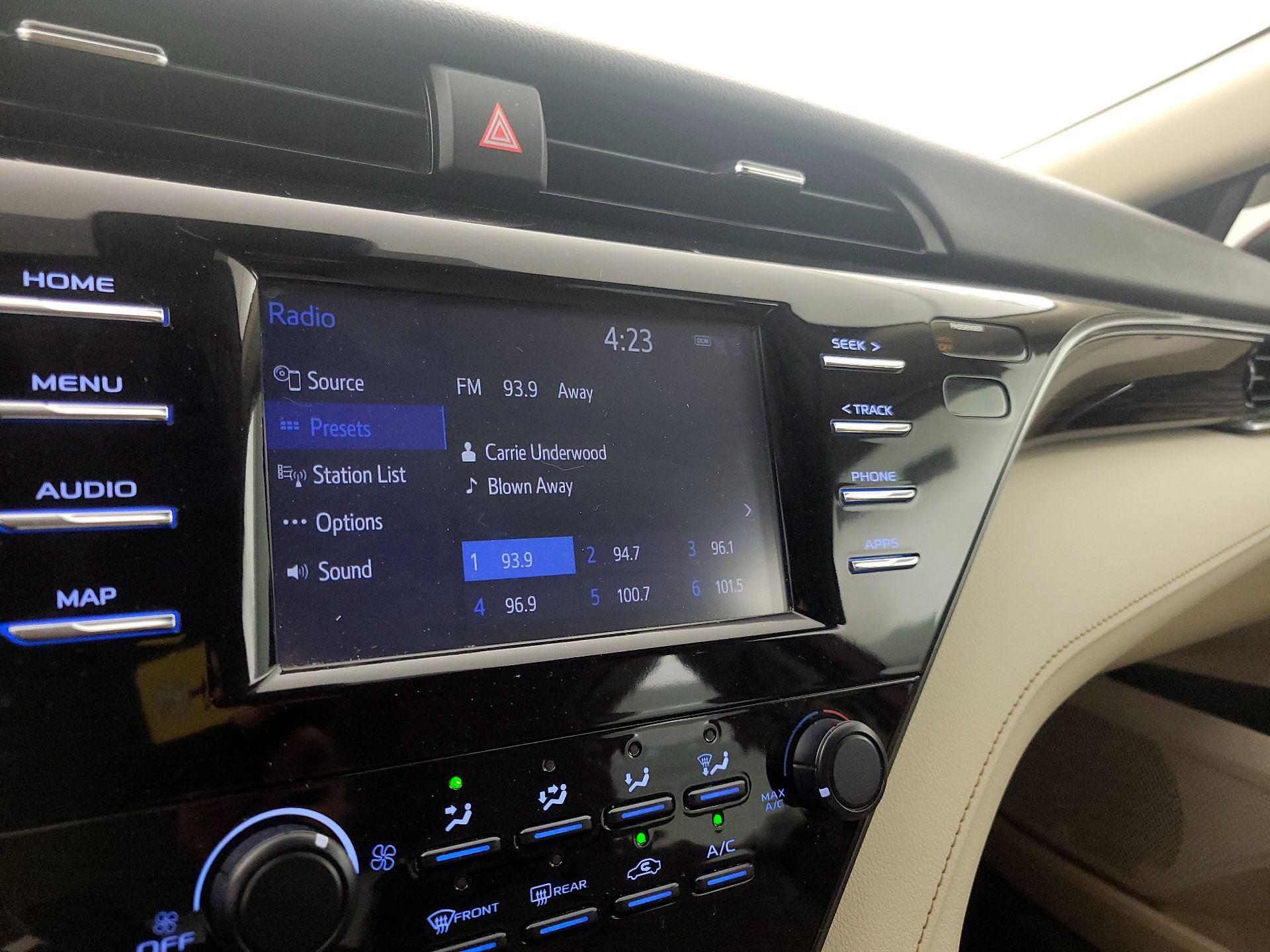 Thumbnail: 2019 Toyota Camry - 15