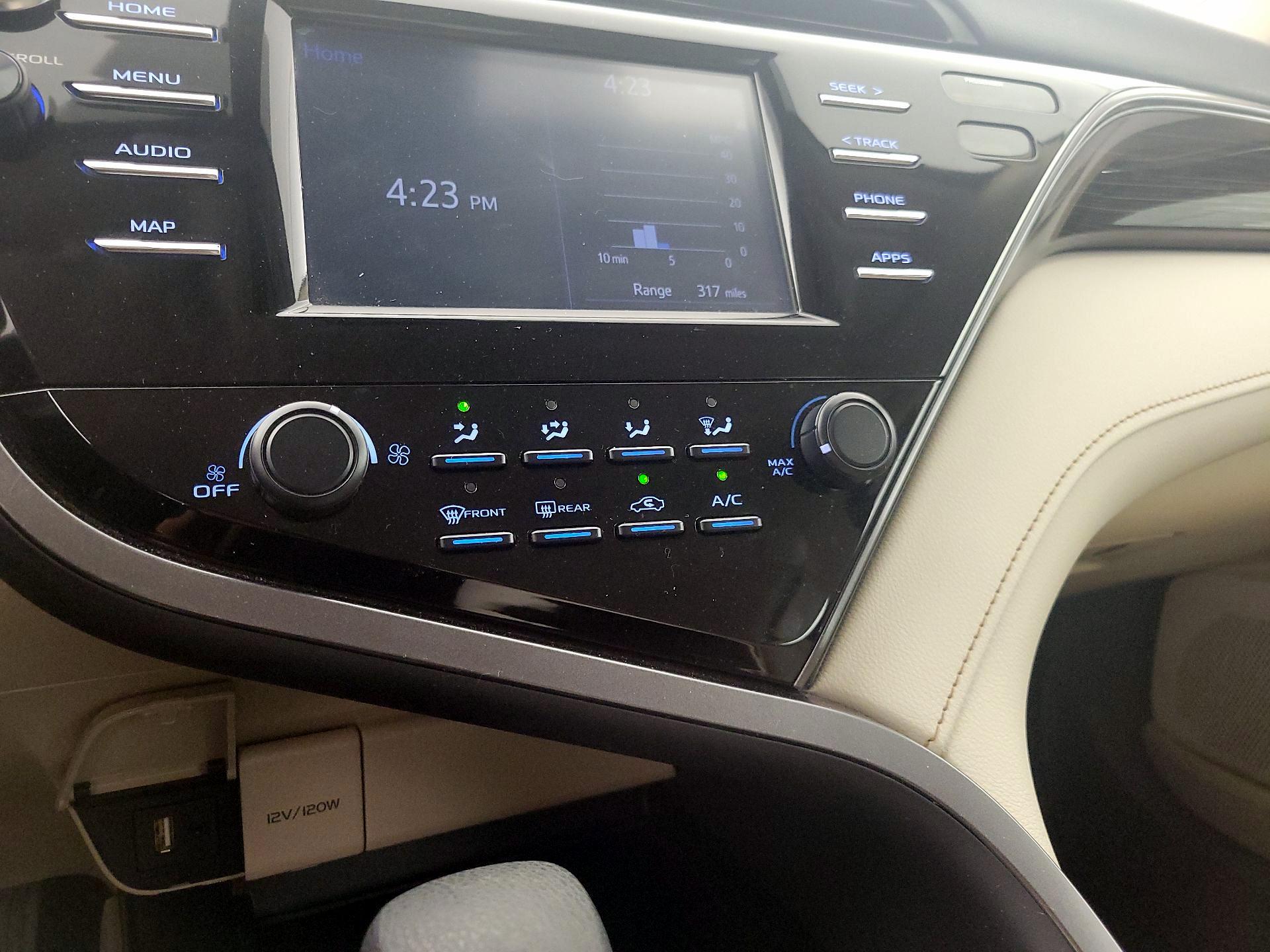 Thumbnail: 2019 Toyota Camry - 16