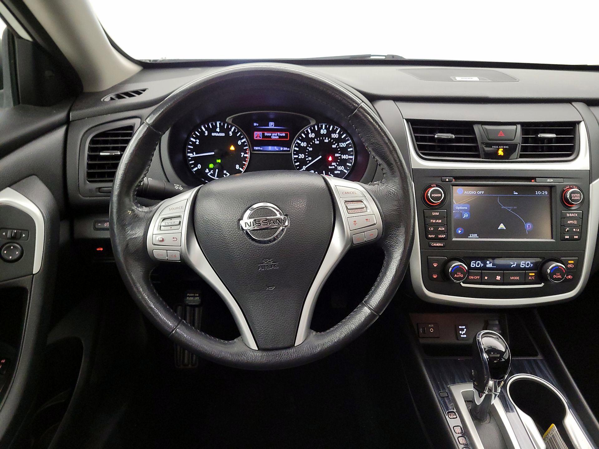 Thumbnail: 2016 Nissan Altima - 10