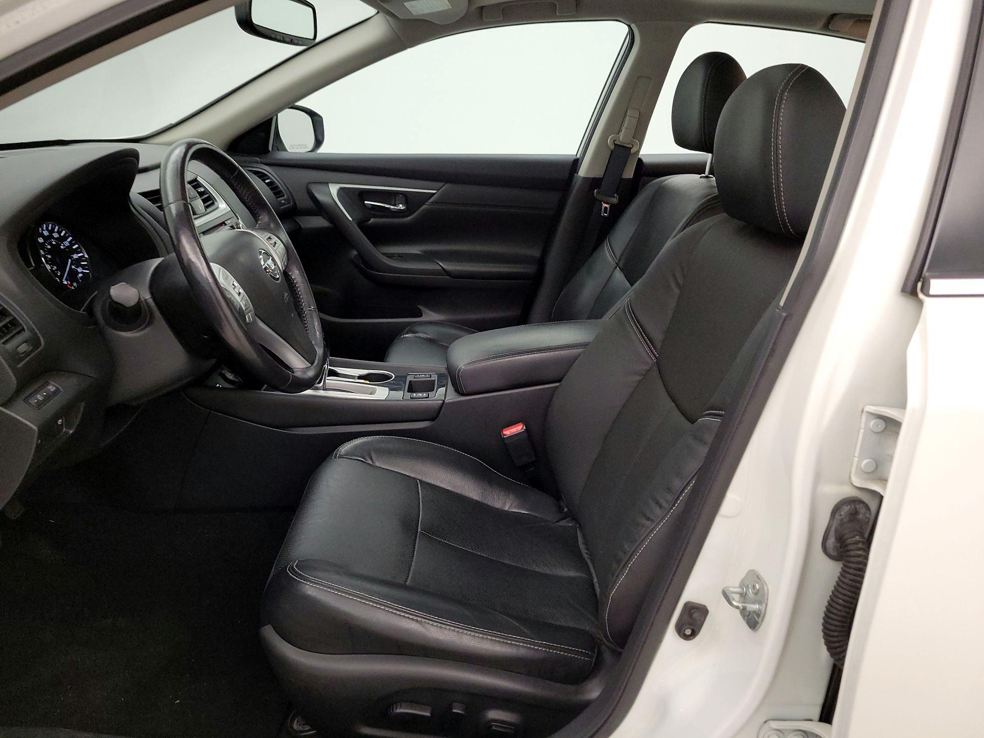Thumbnail: 2016 Nissan Altima - 11