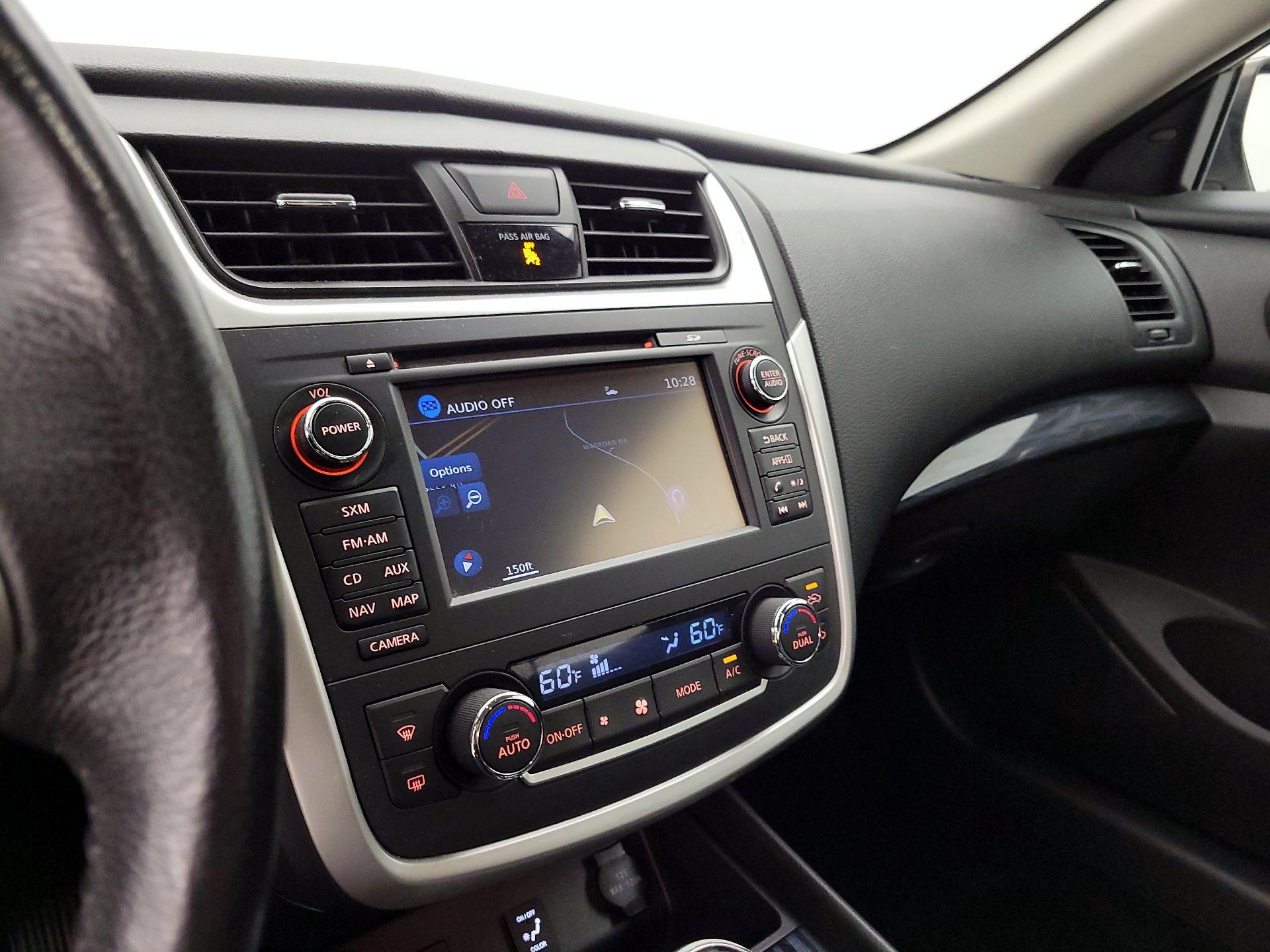Thumbnail: 2016 Nissan Altima - 15