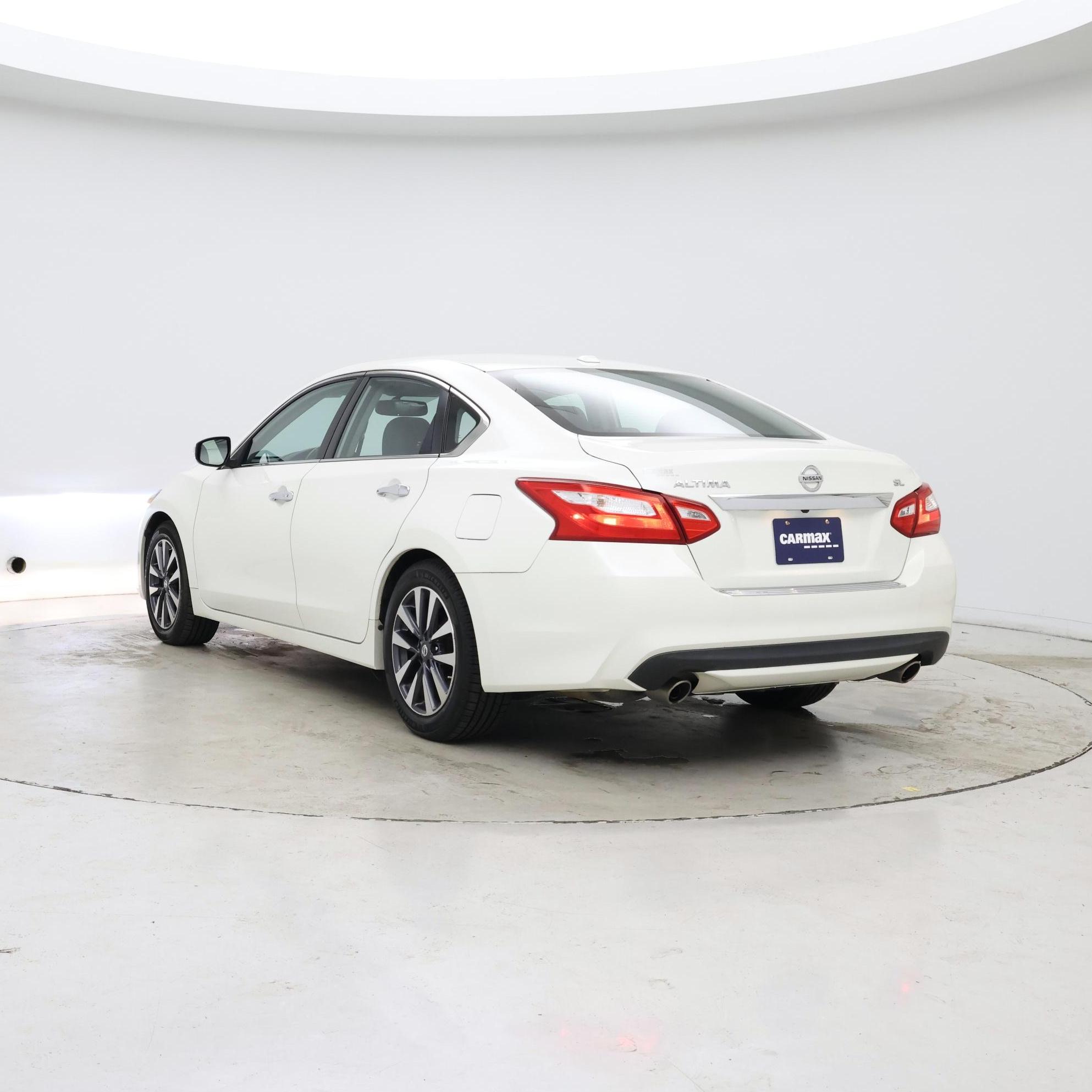 Thumbnail: 2016 Nissan Altima - 2