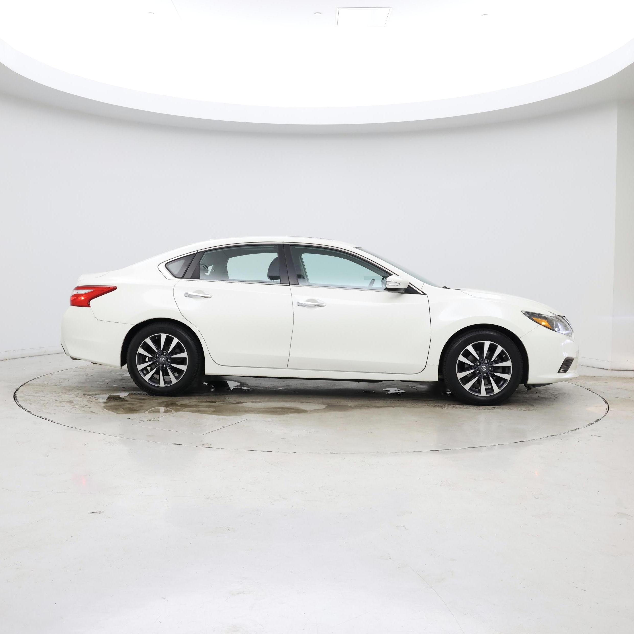 Thumbnail: 2016 Nissan Altima - 7