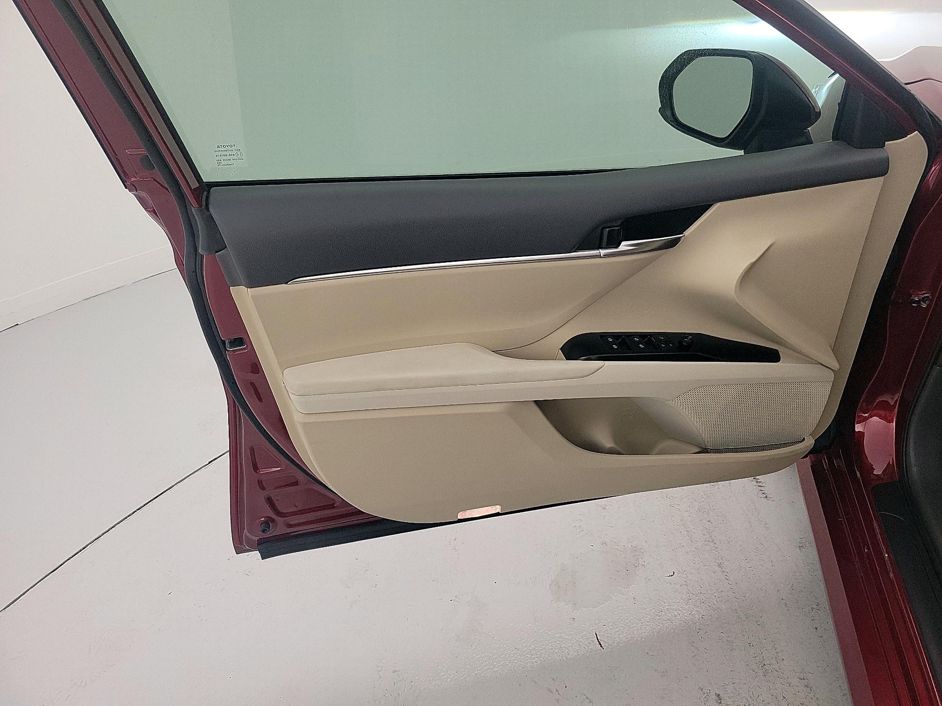 Thumbnail: 2019 Toyota Camry - 12