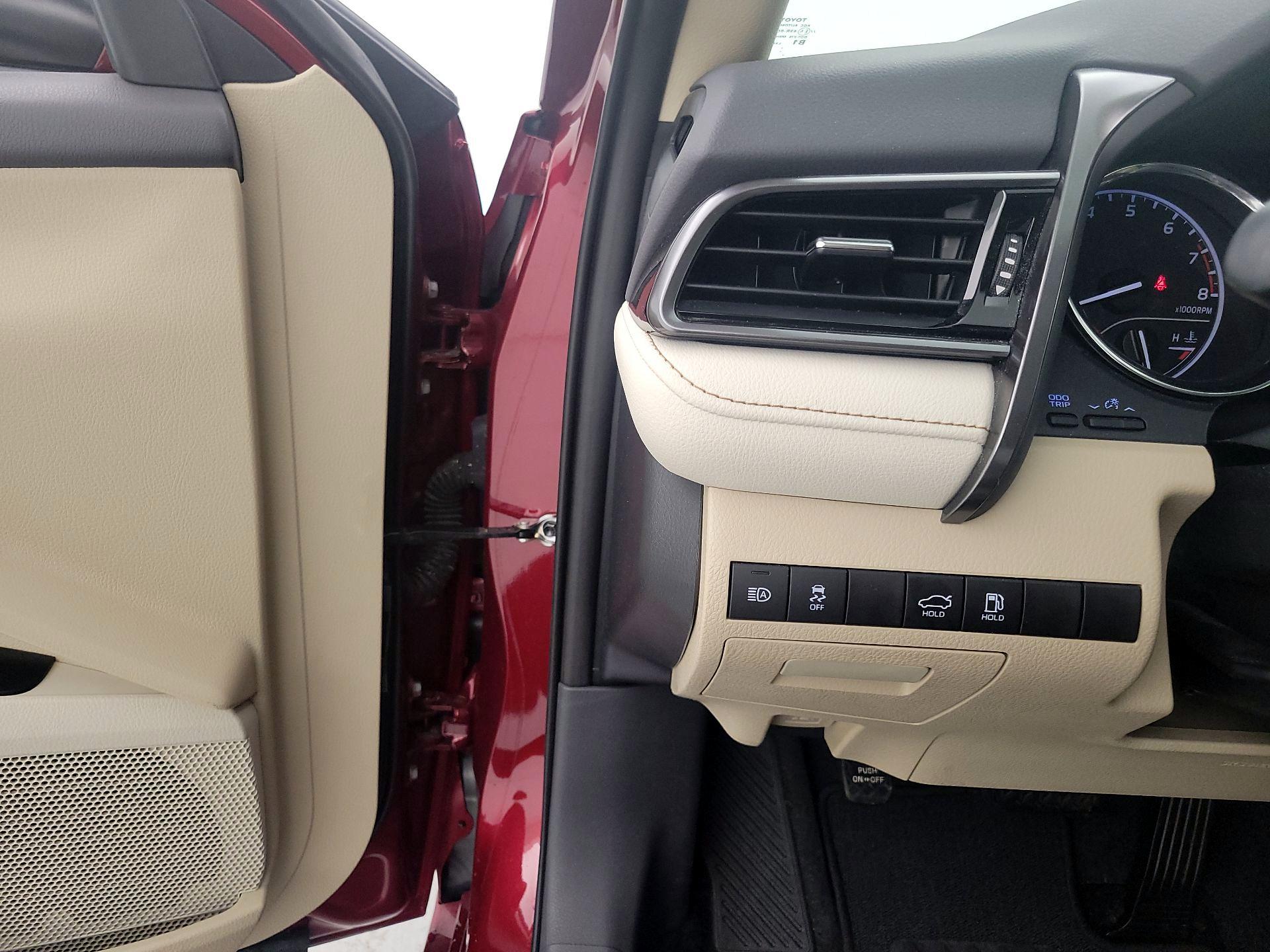 Thumbnail: 2019 Toyota Camry - 13