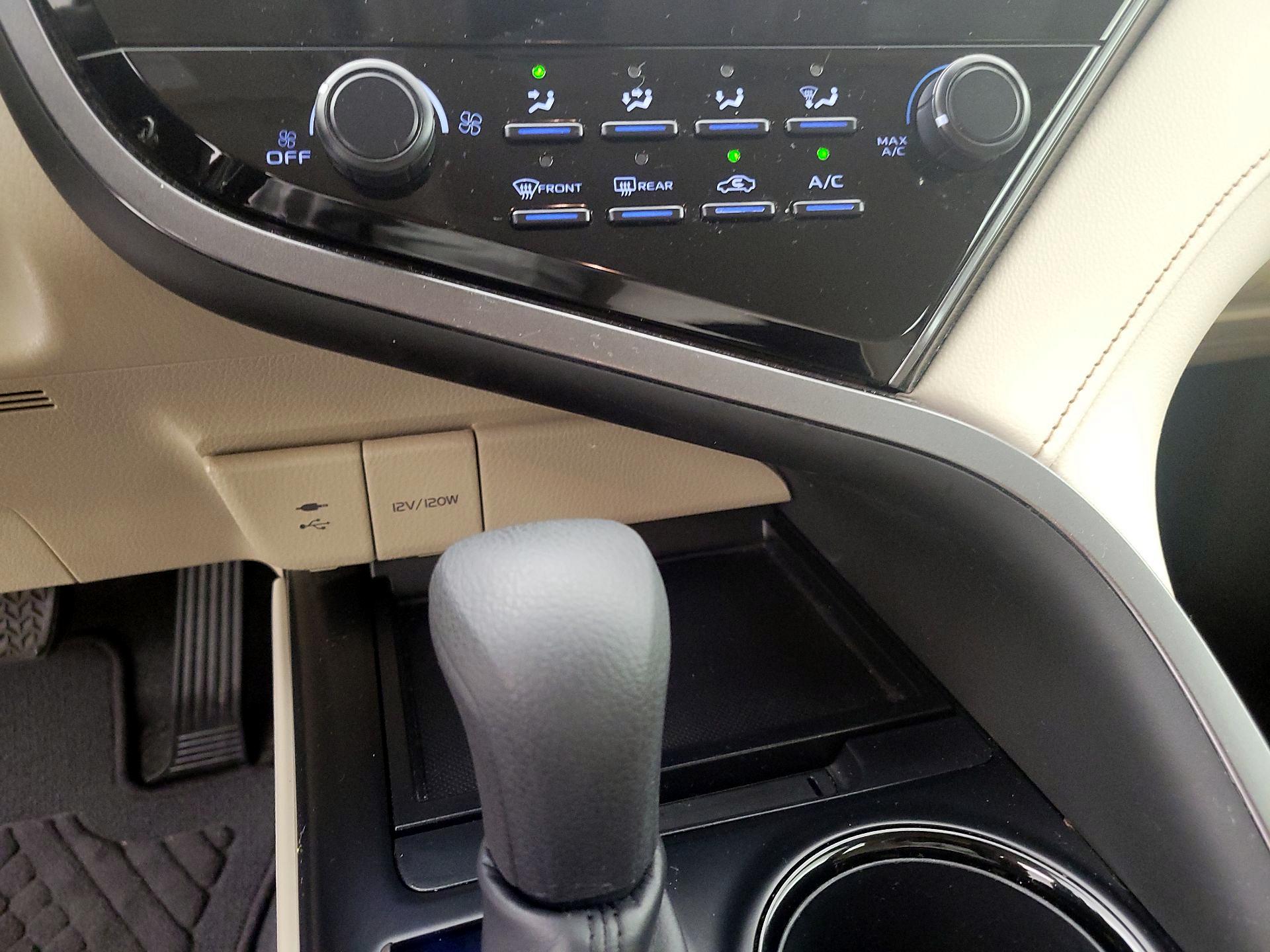 Thumbnail: 2019 Toyota Camry - 16